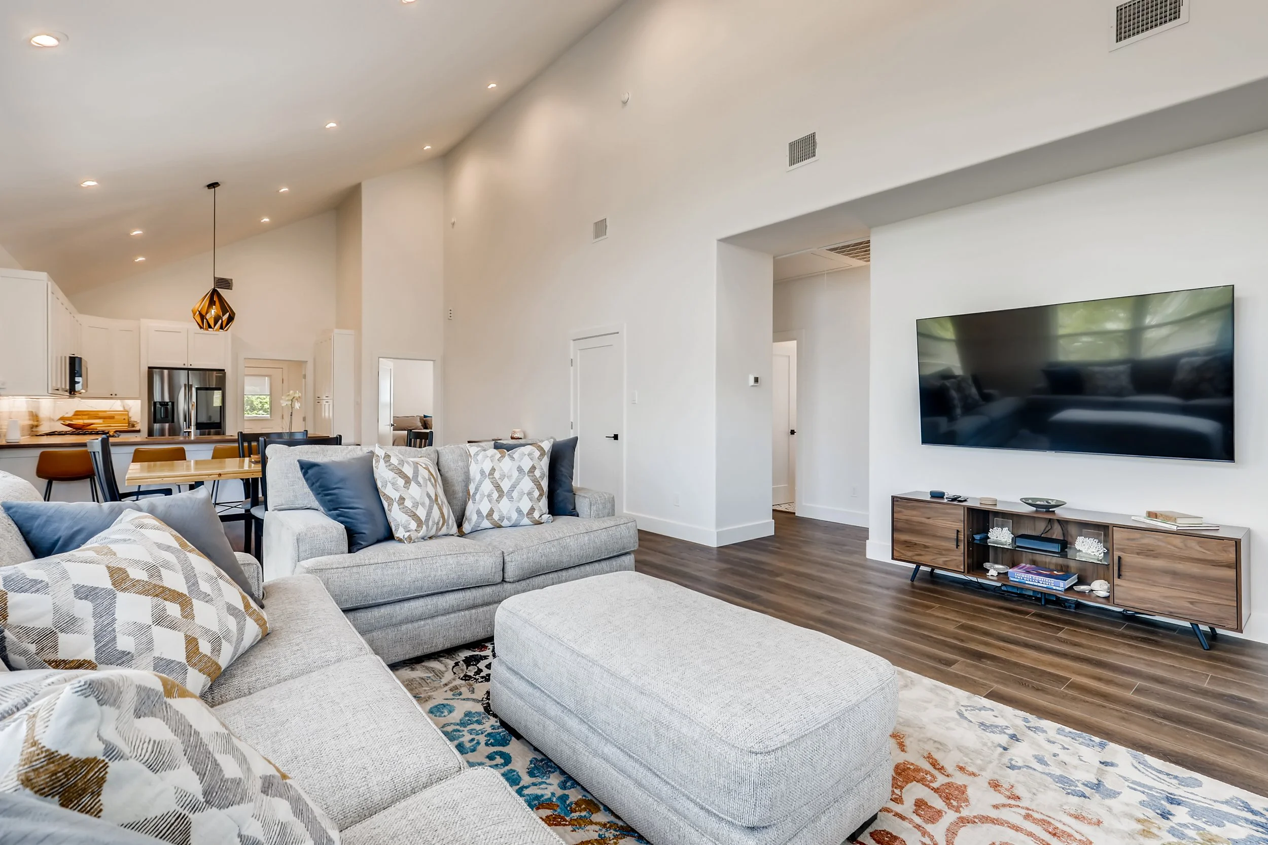 319 8th St San Leon TX 77539-print-006-004-Living Room-3600x2401-300dpi.jpg