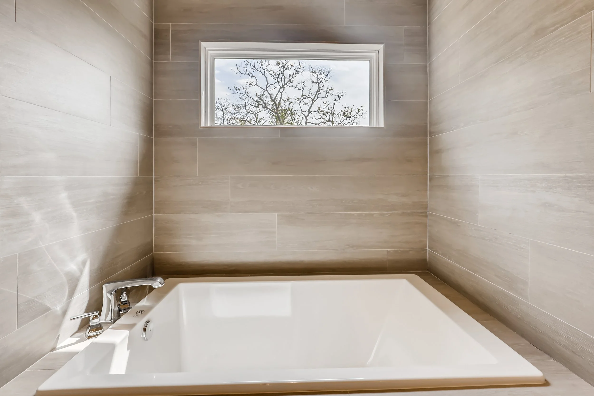 319 8th St San Leon TX 77539-print-016-015-Primary Bathroom-3600x2400-300dpi.jpg