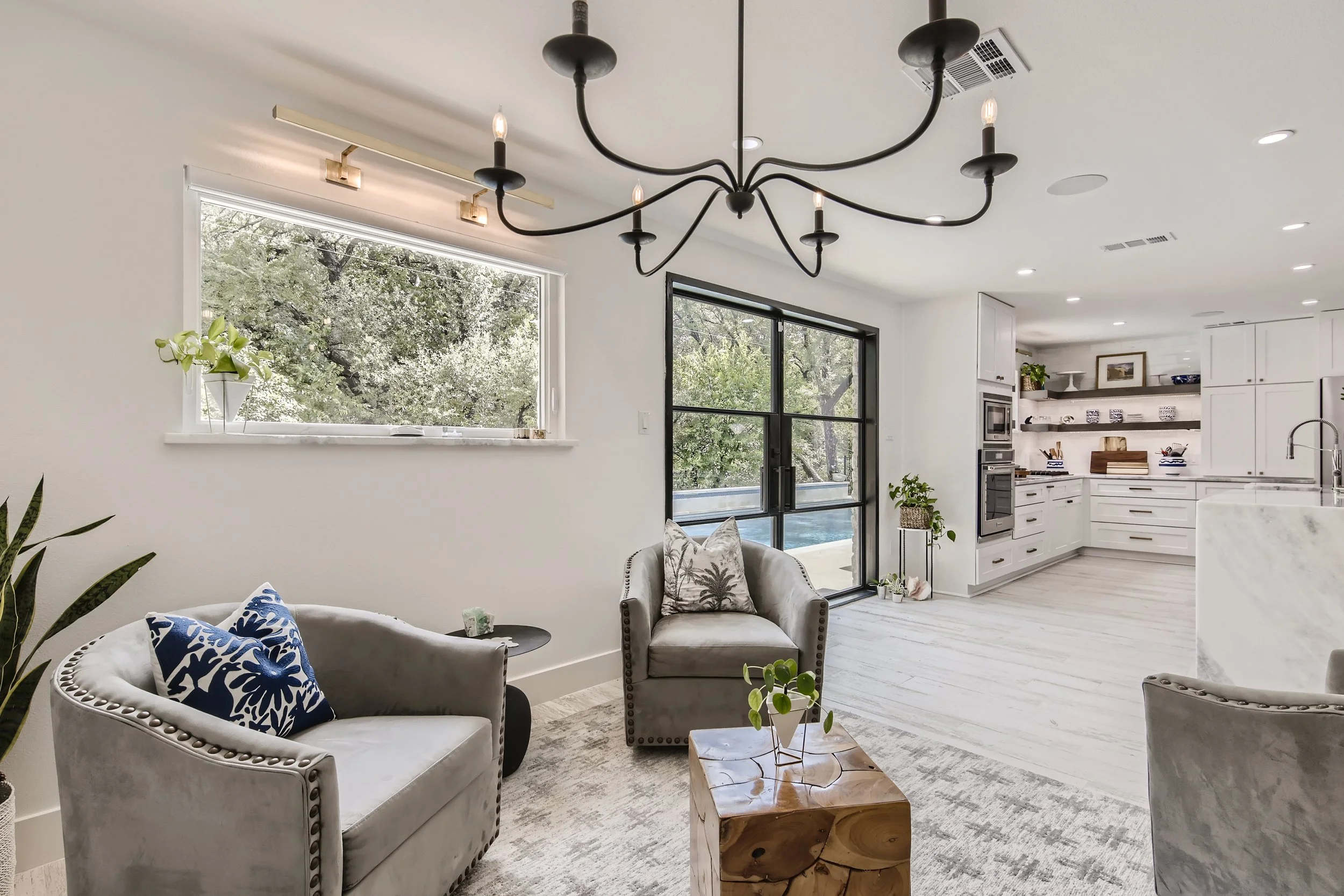 28 Breakfast Area.jpg