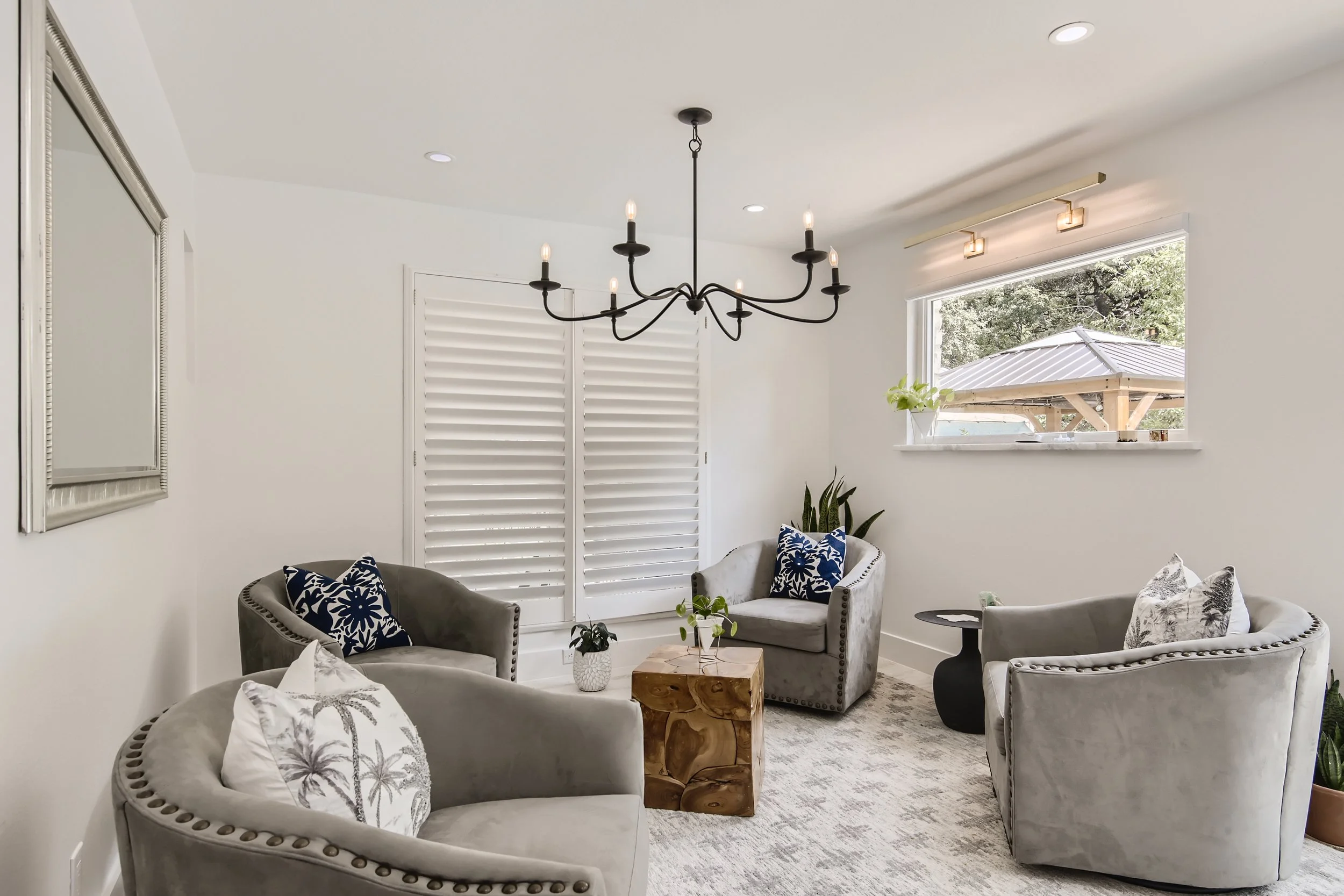 25 Breakfast Area.jpg