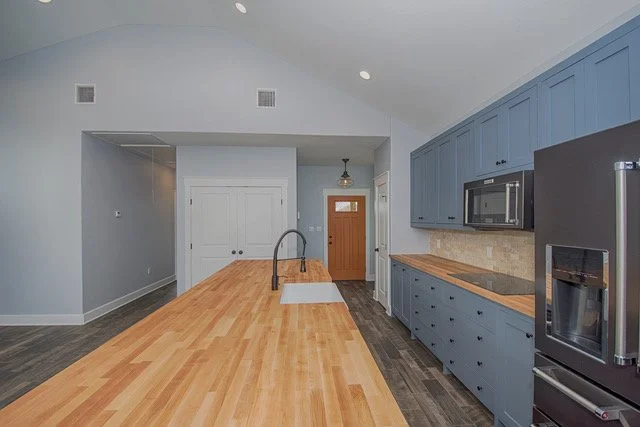 Lakeside Kitchen to Entry.jpeg