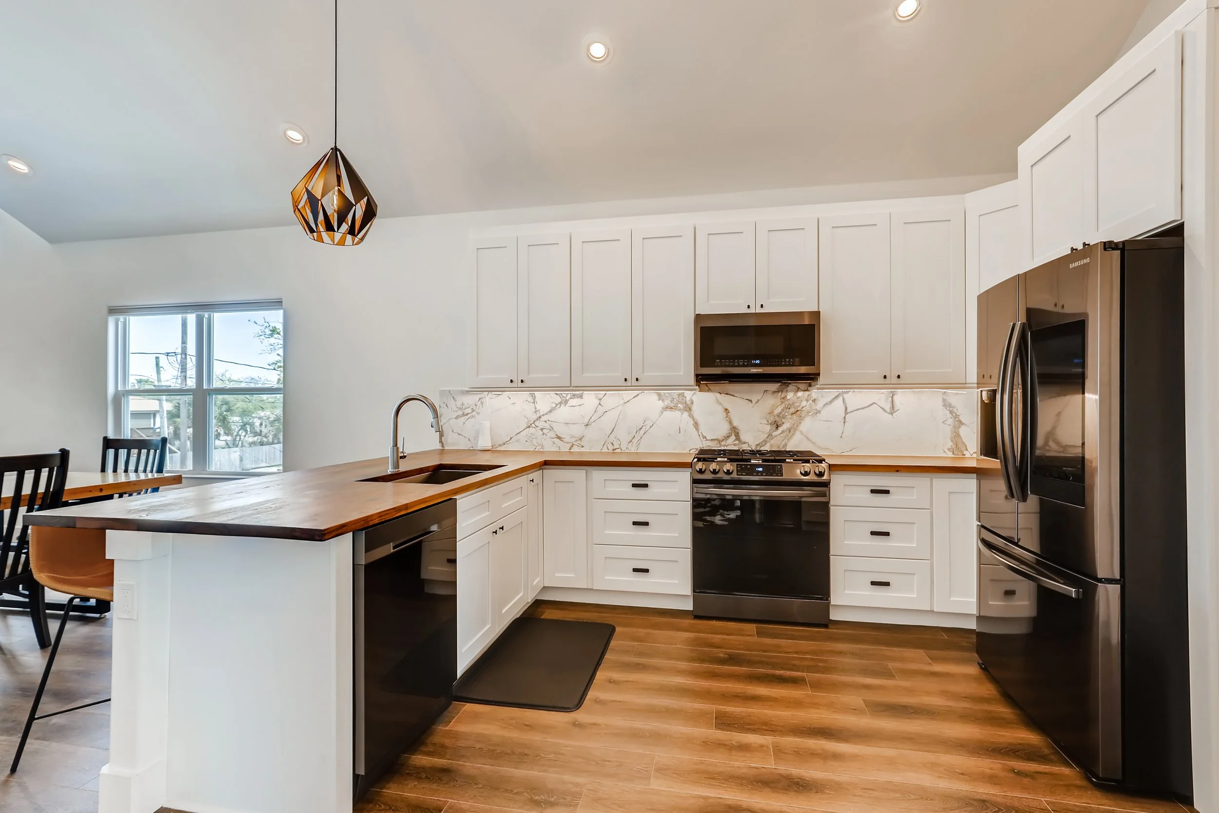 319 8th St San Leon TX 77539-print-008-018-Kitchen-3600x2400-300dpi.jpg