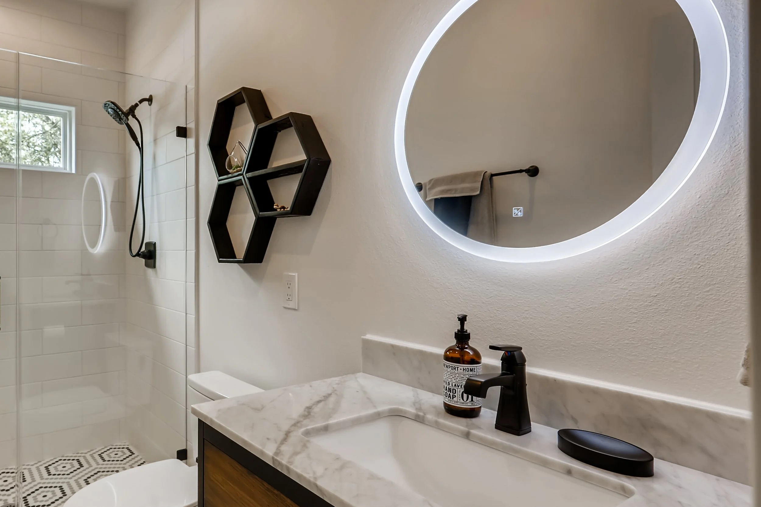 319 8th St San Leon TX 77539-print-020-009-Bathroom-3600x2400-300dpi.jpg