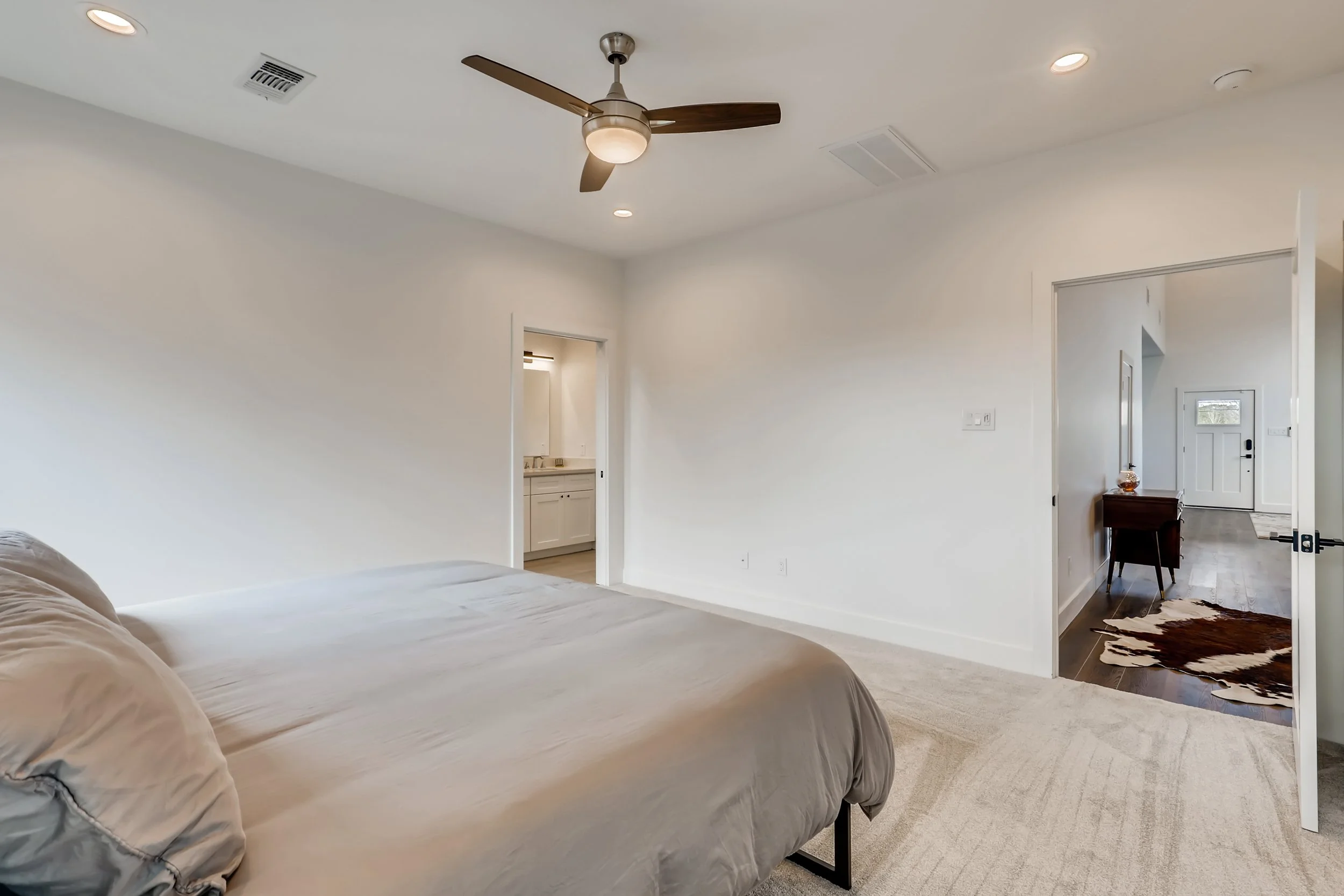 319 8th St San Leon TX 77539-print-013-019-Primary Bedroom-3600x2400-300dpi.jpg