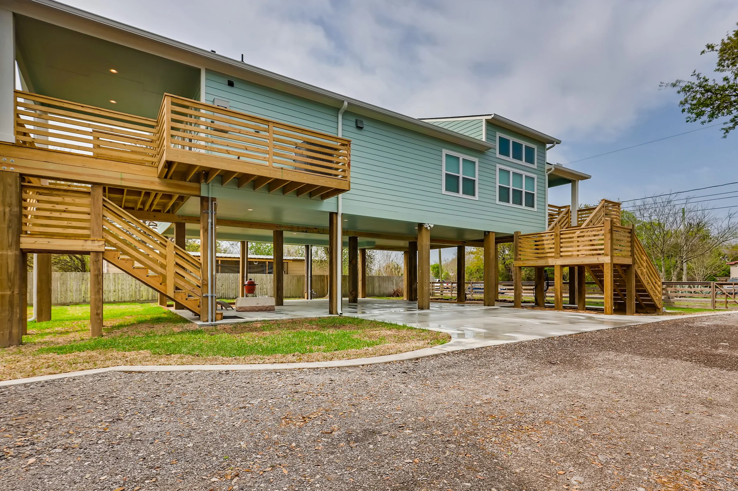 319 8th St San Leon TX 77539-print-024-027-Exterior Side-3600x2399-300dpi.jpg