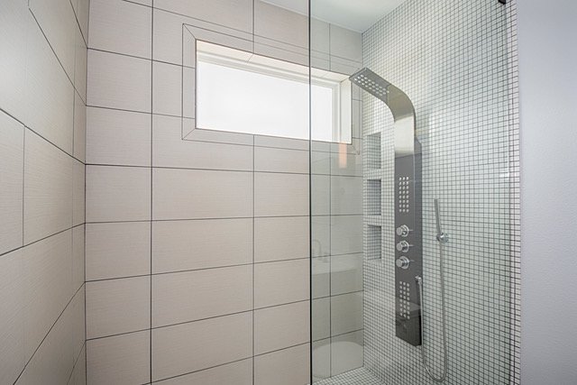 Lakeside Bathroom Shower3.jpeg