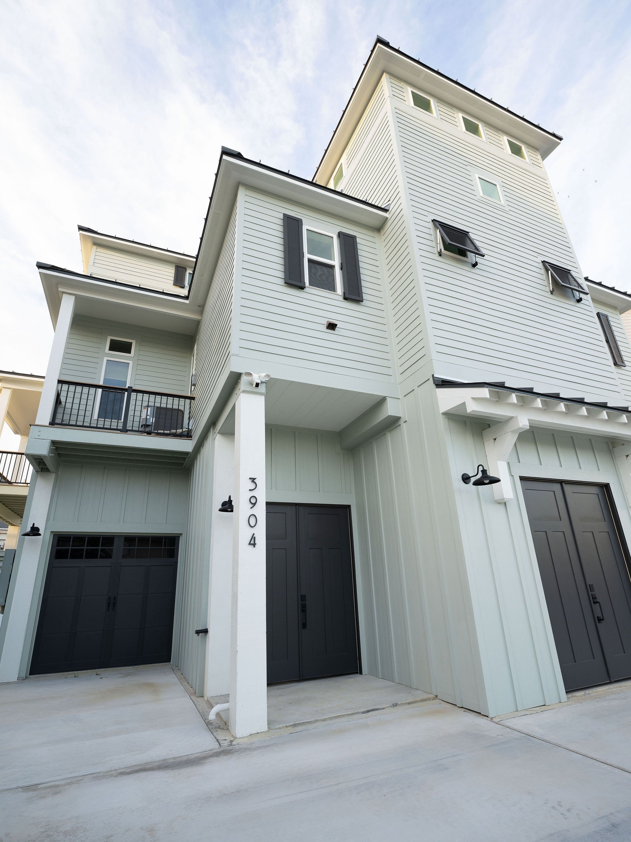 Ext Outside Garage.jpg