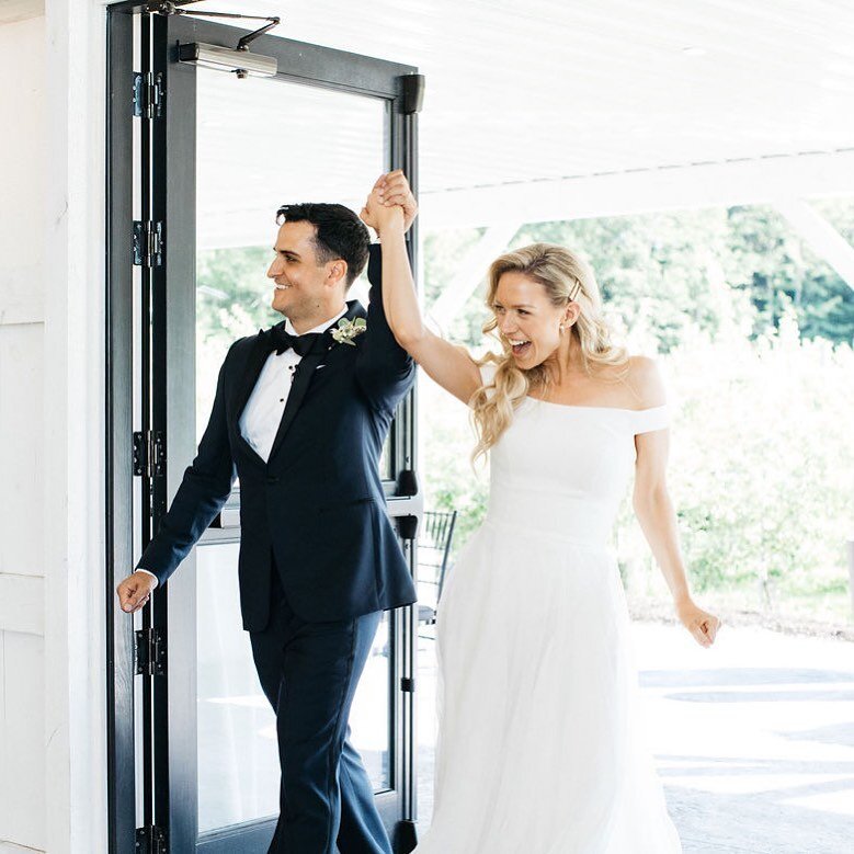 And let the party begin! #thegreenery #brideandgroom #weddingvibes 
{Photo: @mollyquill }