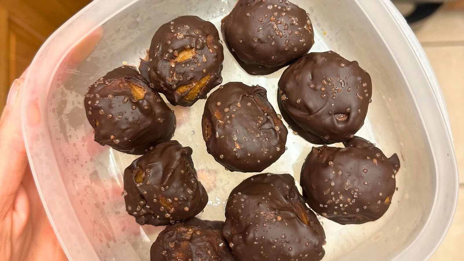 Healthy Chocolate Peanut Butter Balls