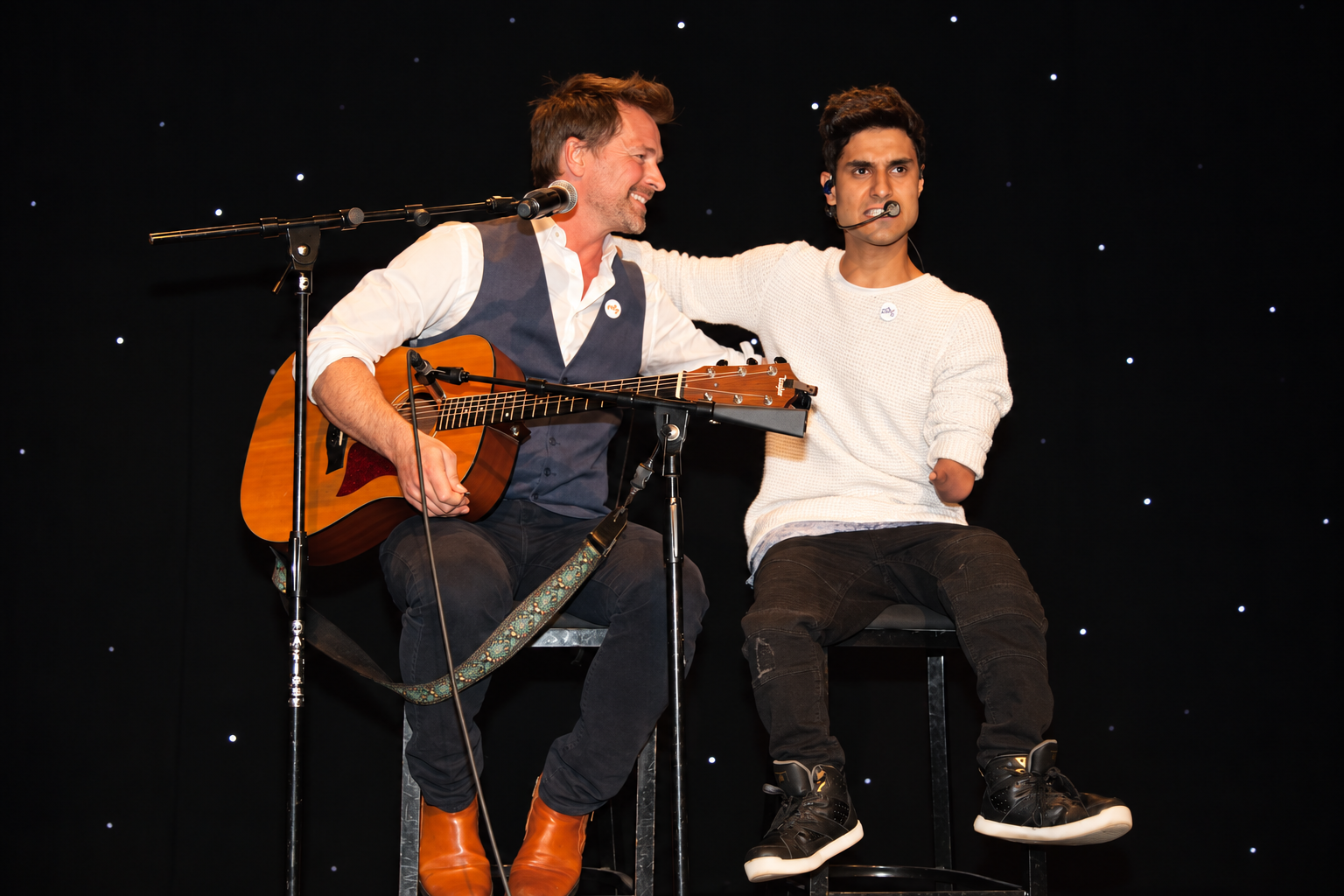 01-guitarist-and-guest-on-stage.png