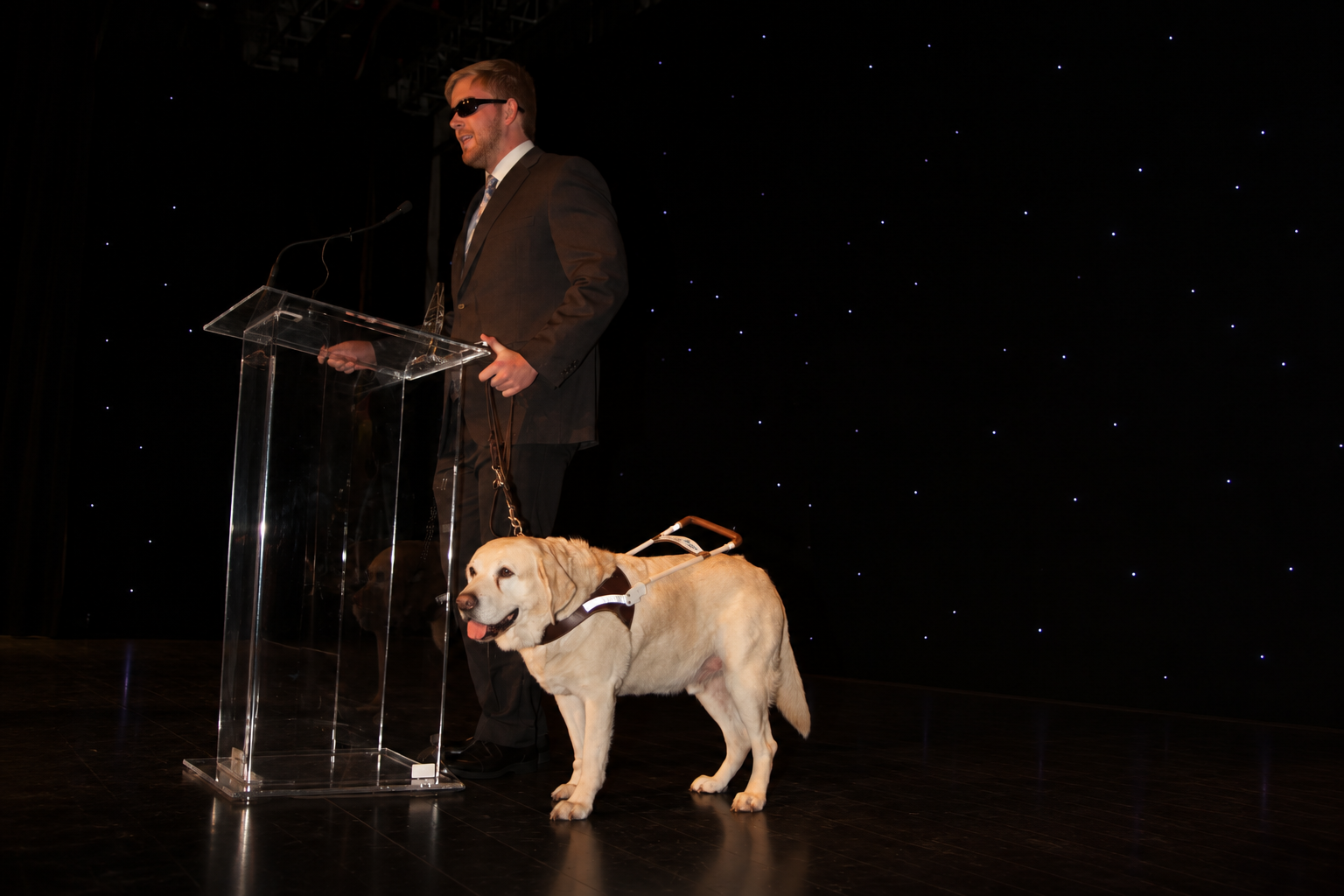 08-speaker-with-guide-dog.png