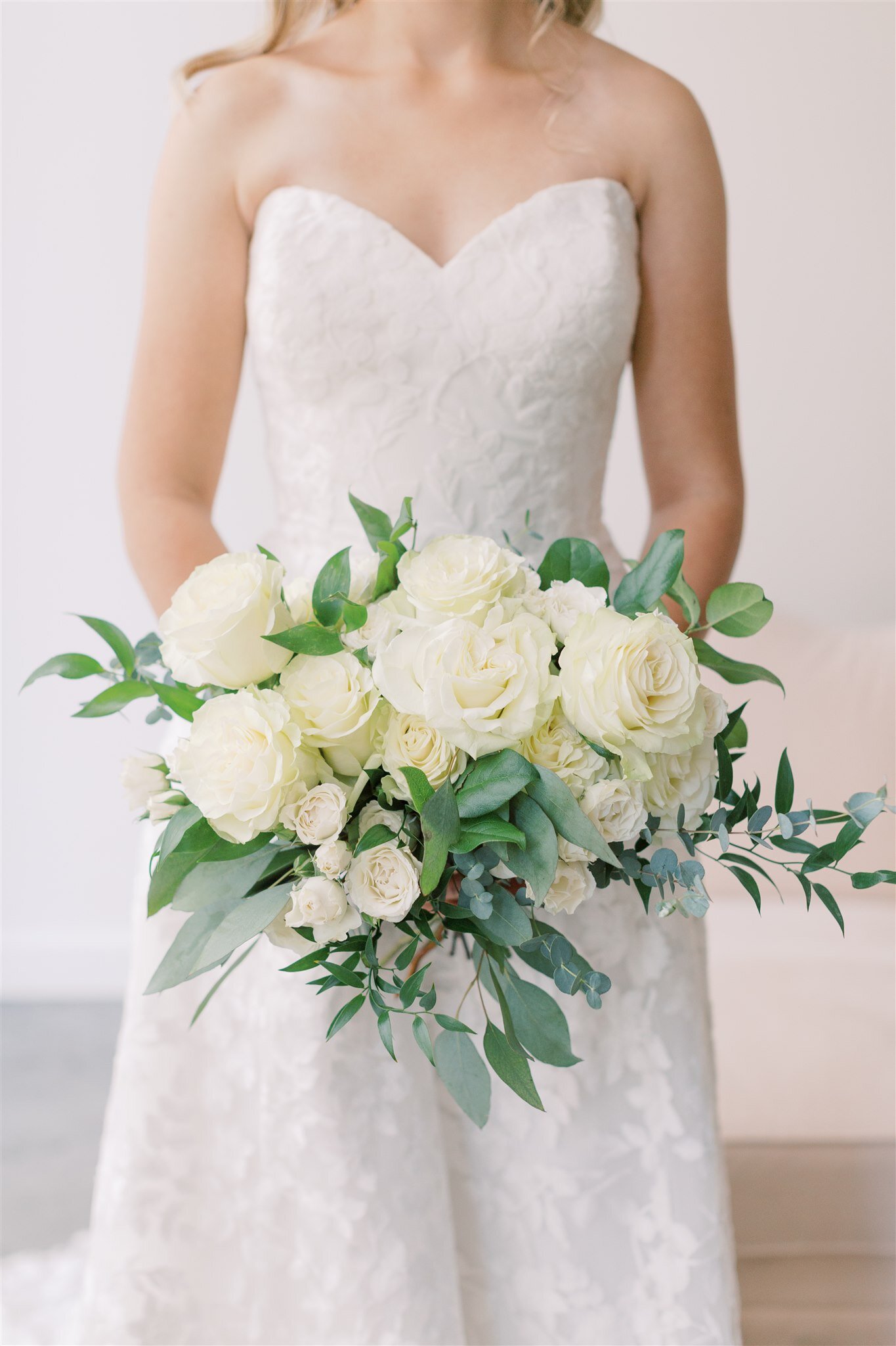 flower-lab-stl-white-garden-bridal-bouquet-3.jpg