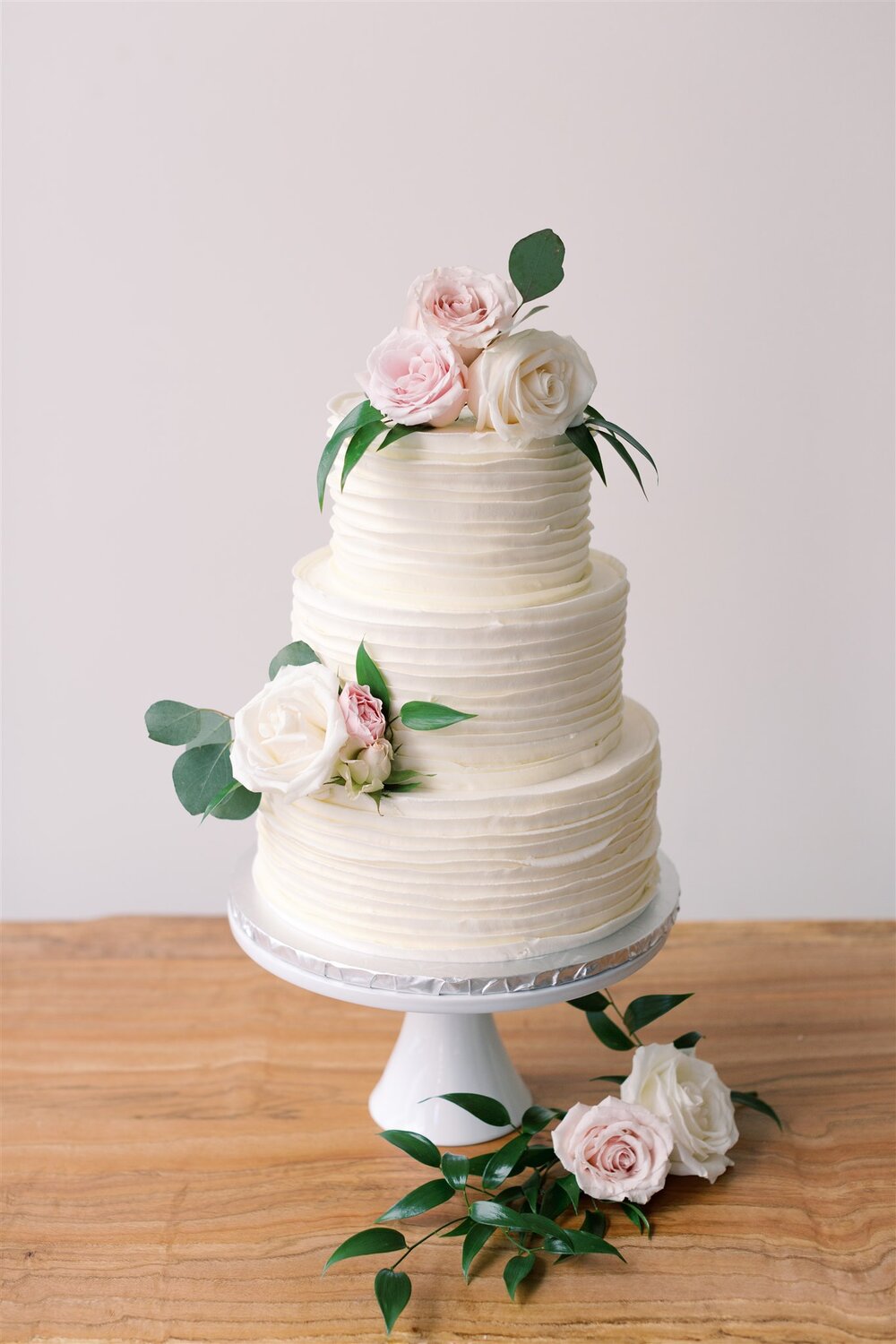 flowerlab-st. louis-budget-wedding-florist-blush-cake-flowers.jpg