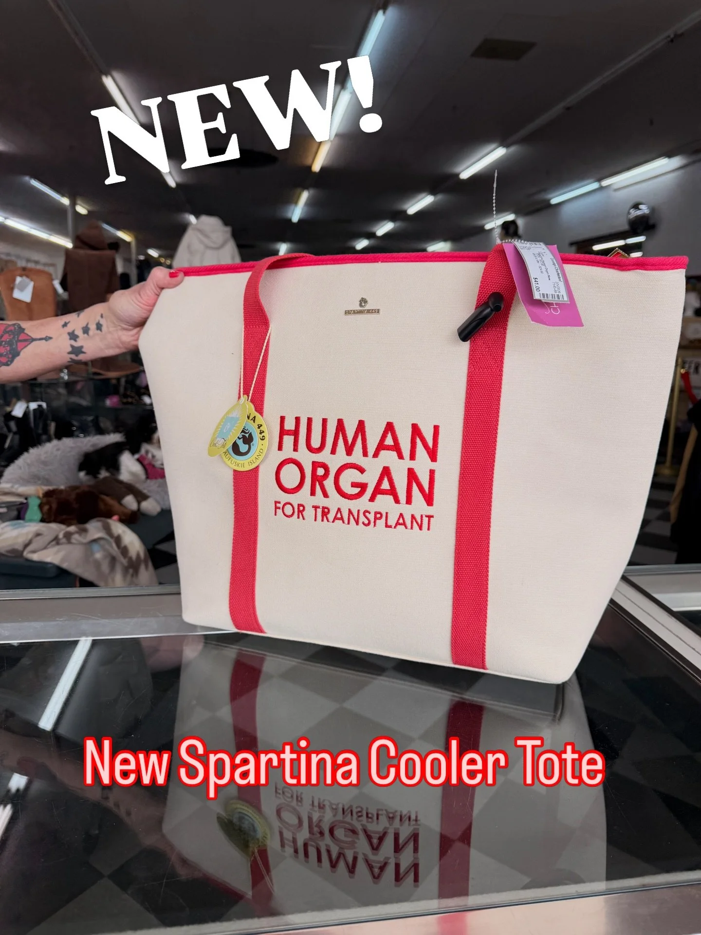 Did you know that Stayin&rsquo; Alive is the perfect beat to accompany giving someone CPR? The more you know 🌈
New cooler tote by @spartina449 
#beachdays #resaleboutique #consign #lowcountry #chs