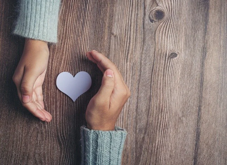 Support Your Mood During the Holidays 💛✨

Mental wellness matters, too.
Tips:
&bull; Get outside daily
&bull; Connect with loved ones
&bull; Limit negative media
&bull; Practice gratitude
#MentalWellness #HolidayMood #EmotionalHealth #SelfCareSeason