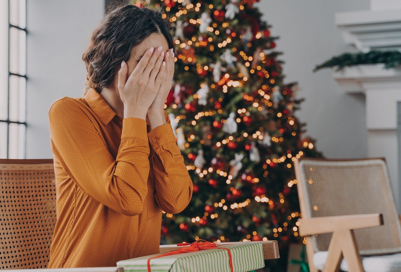 🎄 Holiday Health Tip : Manage Holiday Stress

The holidays can be emotional&mdash;support matters.
&bull; Practice deep breathing
&bull; Ask for help when needed
&bull; Take quiet moments for yourself

#MentalWellness #HolidaySupport #CompassionateC