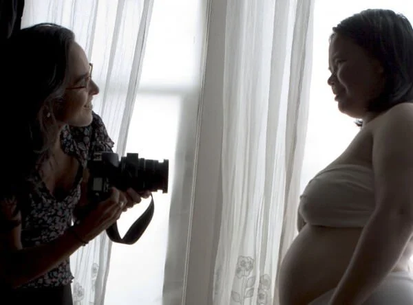 How to choose a maternity photographer