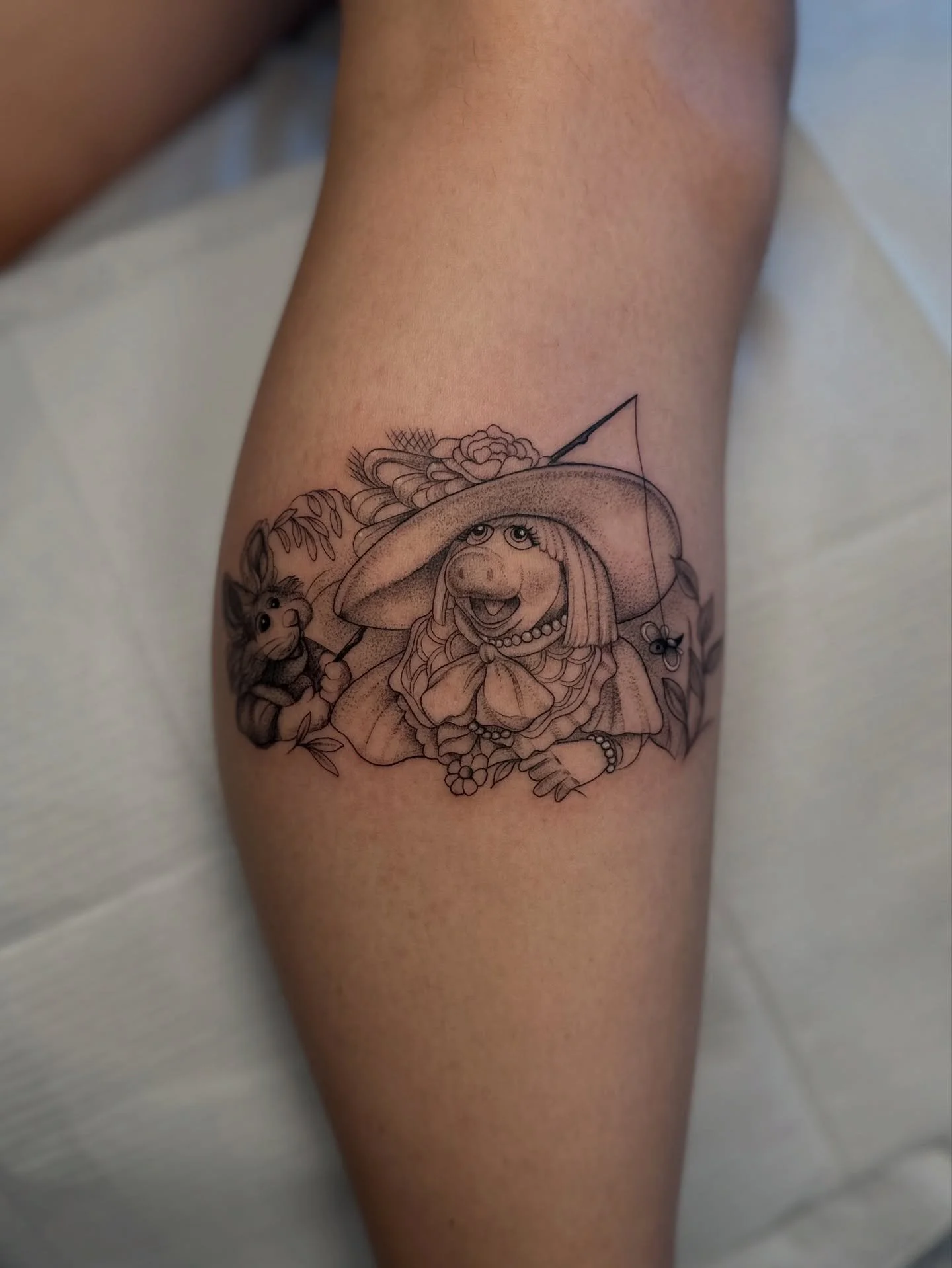 Farewell summer and farewell Muppet Vision 3D! Katarina asked me for this very special tattoo, and I was overwhelmed with joy to be able to honor a beloved memory for her. @themuppets have always had a special place in my heart.❤️ 🐸