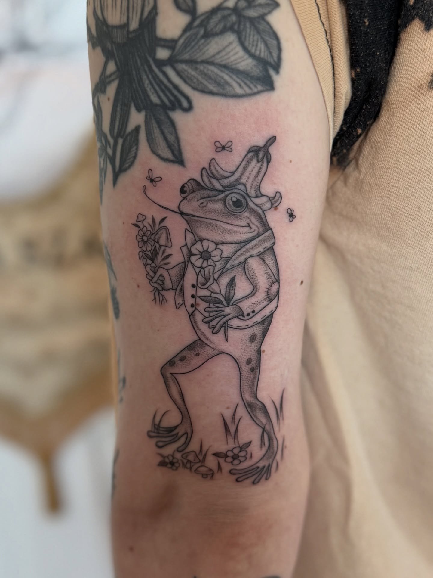 Just a sweet little cottagecore froggy man bringing flowers to his boyfriend, and catching some snacks along the way. That&rsquo;s the story Jessie and I made up for him anyway!🐸💐