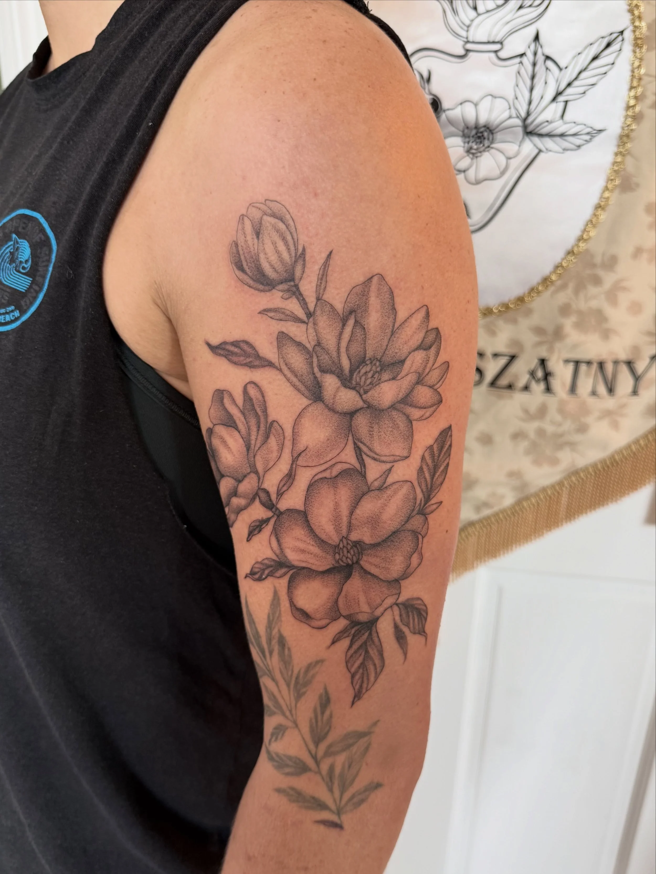 Just a little collection of flowers and plants that I love! I&rsquo;m always excited to tattoo flowers, especially if I get to draw them on like I did with a few of these! See if you can spot the little 🐌