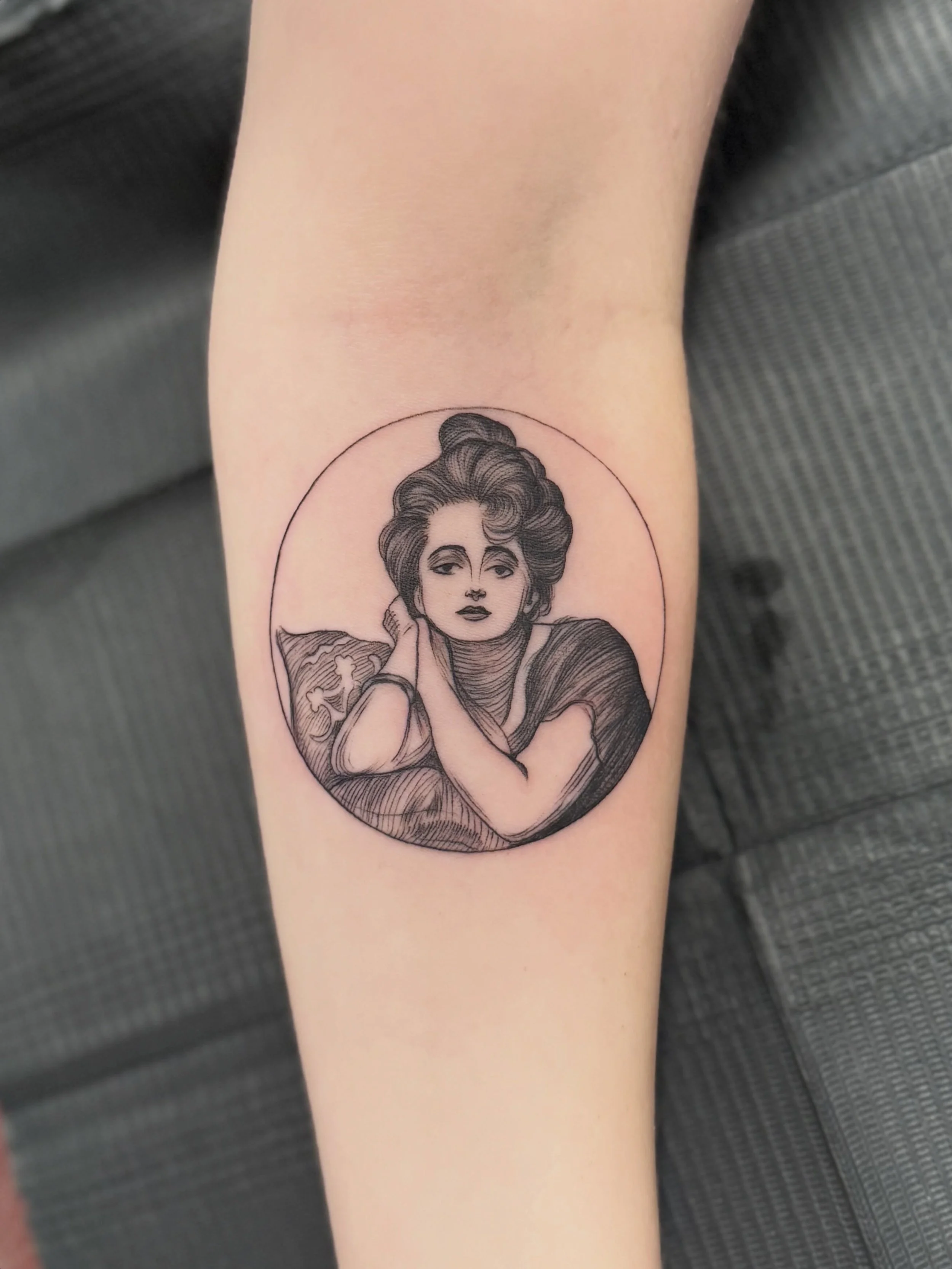 Just a couple of cuties I did at my guest spot at @kickshawtattoo ! There are more but I&rsquo;m going to post them soon. I&rsquo;m so happy for my friend @aprilnicoletattoos and the amazing shop she&rsquo;s been working so hard to open and feel so l