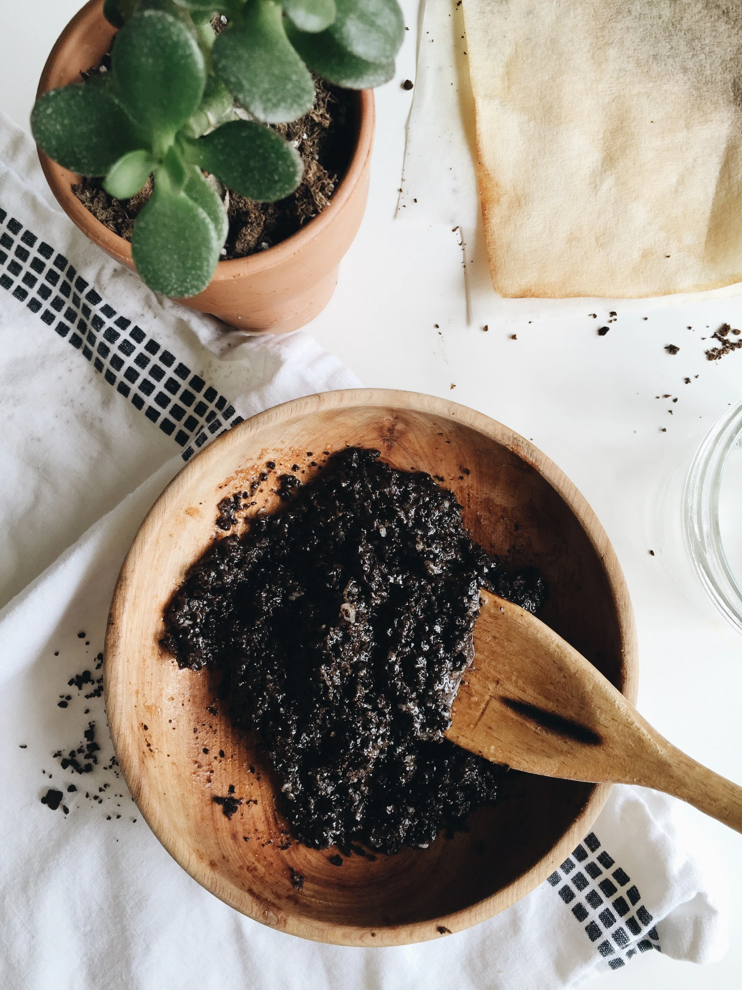 DIY: Your Fave New Coffee Scrub