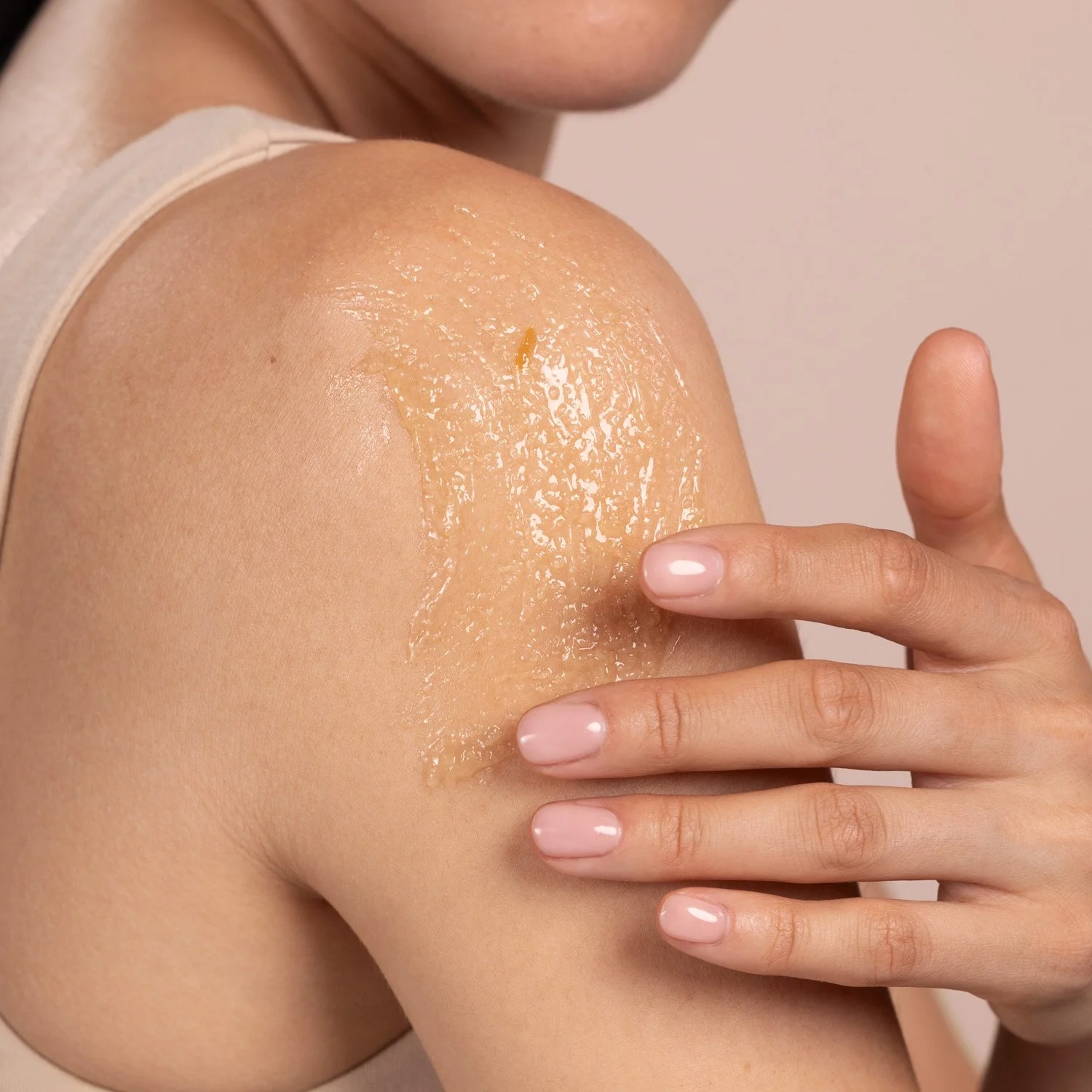 EM213-2213-coconut-sugar-scrub-pdp-closeups-1500x1500.jpg