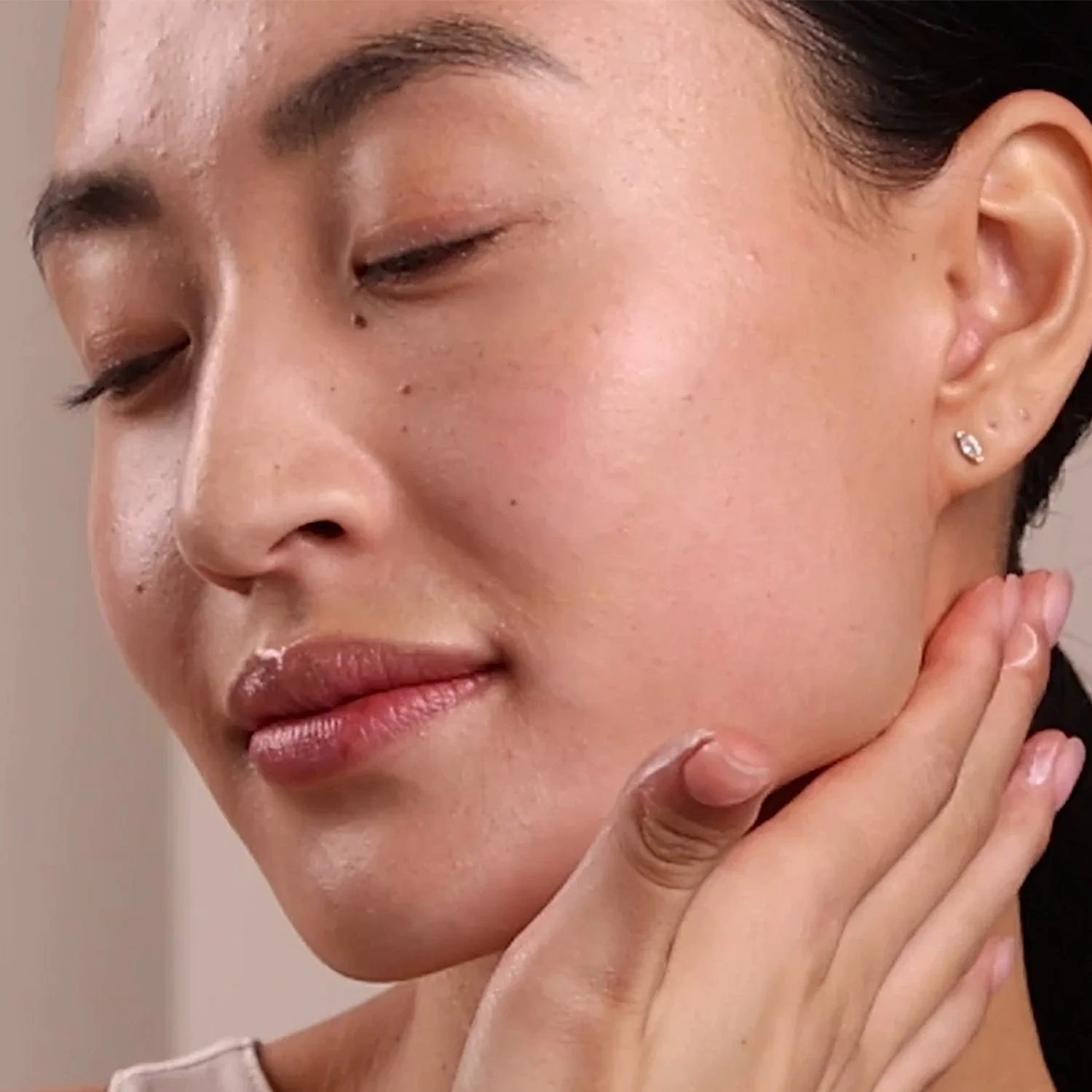 EM273-2273-monoi-age-corrective-night-cream-for-face-and-neck-pdp-close-up-1500x1500.jpg