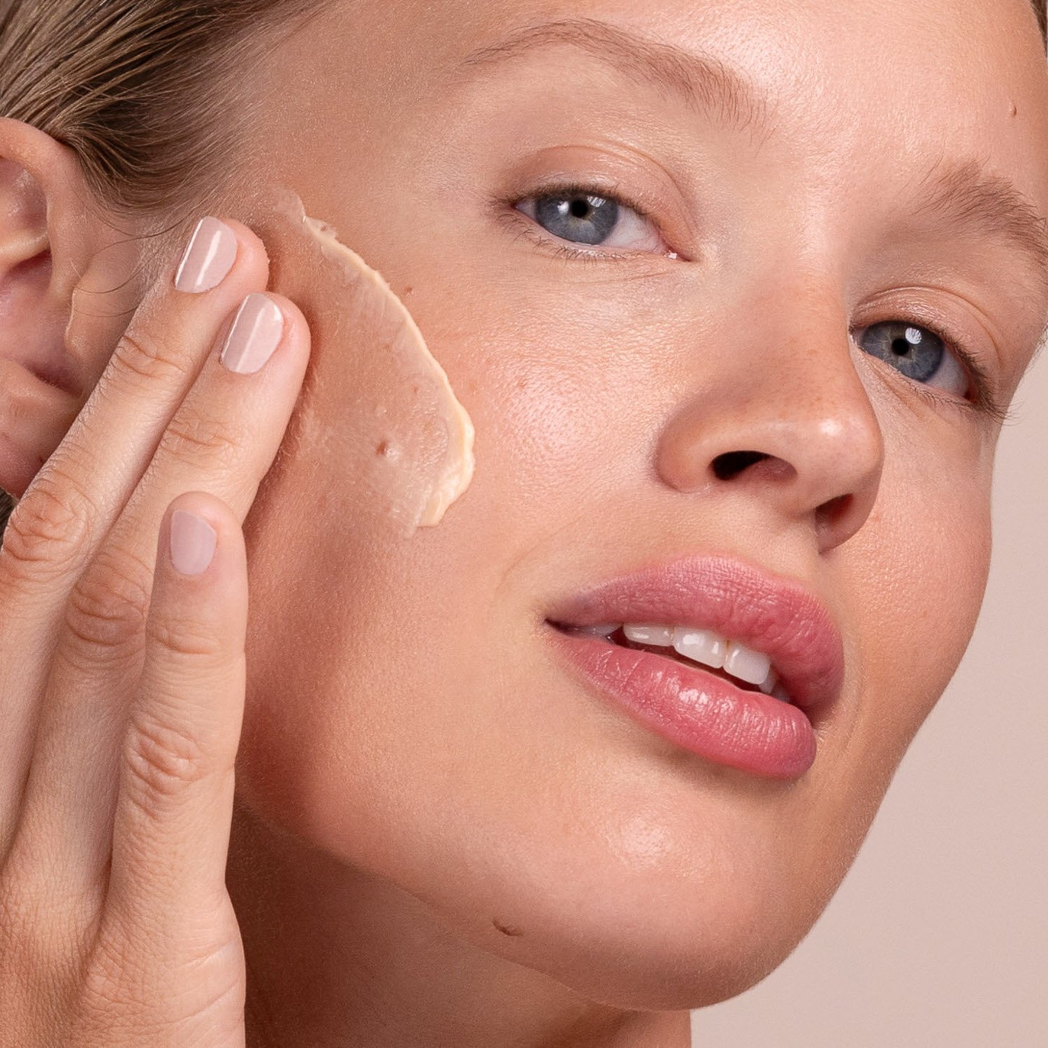 EM16-216-apricot-whip-moisturizer-pdp-closeups-1500x1500.jpg