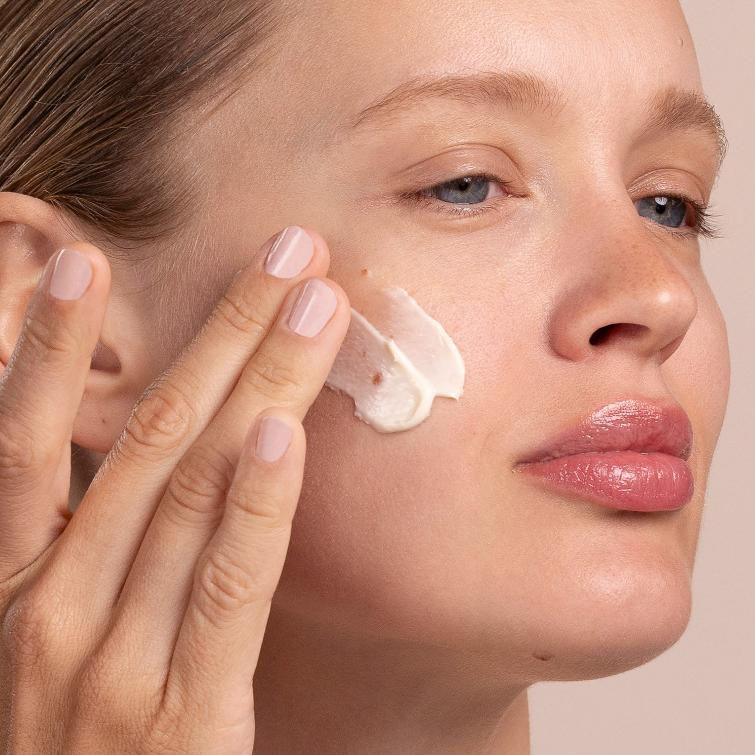 EM09-5109-yellow-sweet-clover-anti-redness-masque-pdp-closeups-1500x1500.jpg