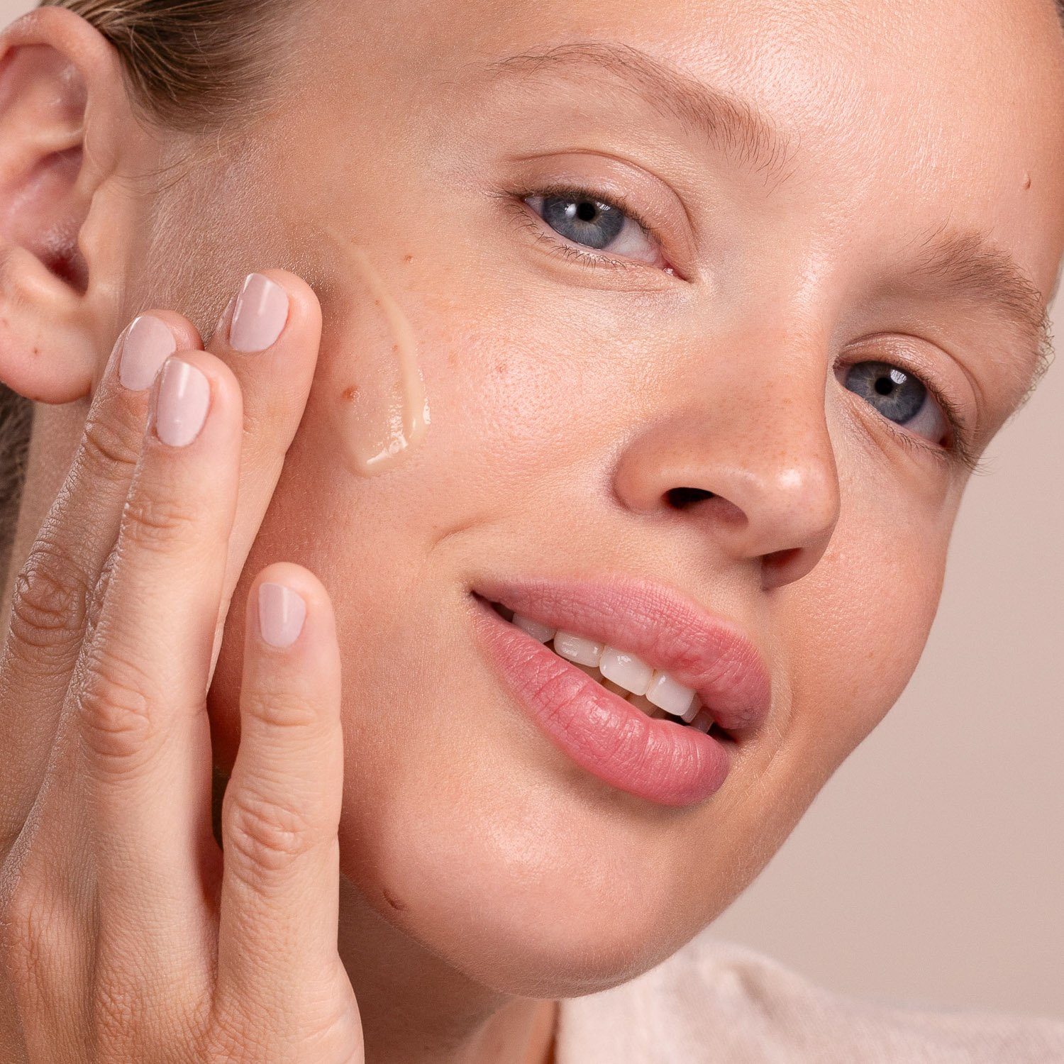 EM11-5111-cornflower-recovery-serum-pdp-closeups-1500x1500.jpg