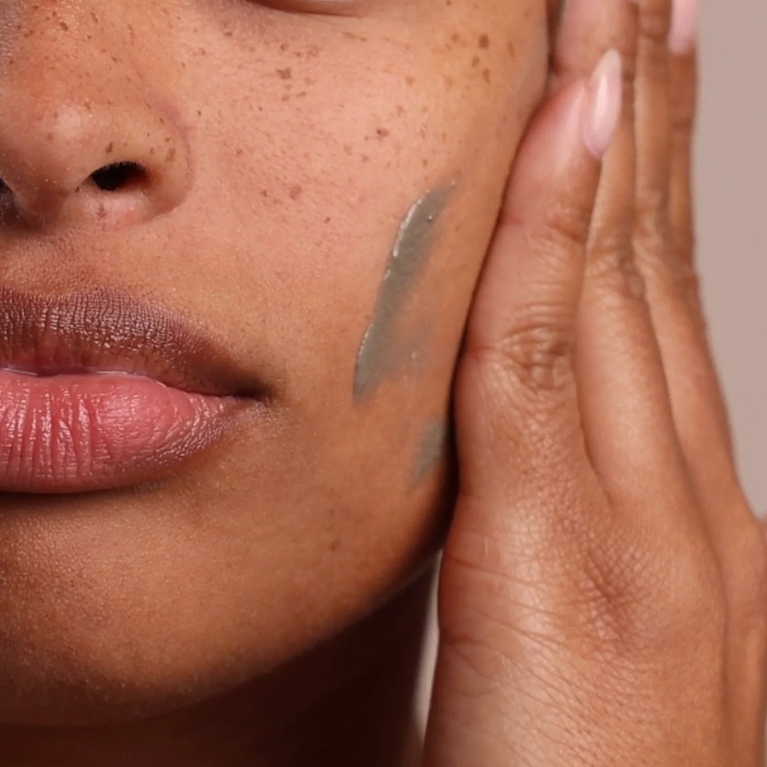 EM178-2178-charcoal-and-black-seed-clay-masque-pdp-close-up-1500x1500.jpg