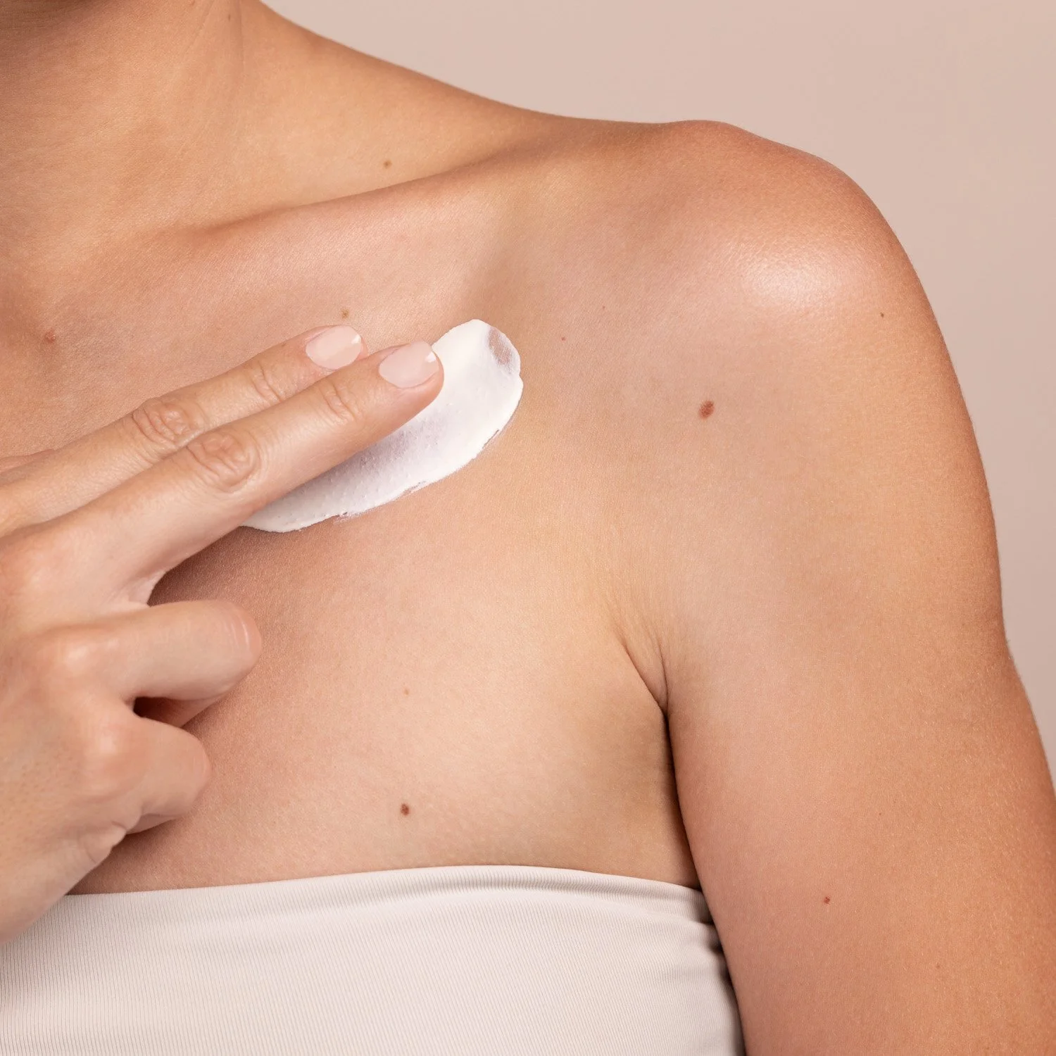 EM120-2120-lilikoi-mineral-defense-sport-sunscreen-spf-30-pdp-closeups-1500x1500.jpg