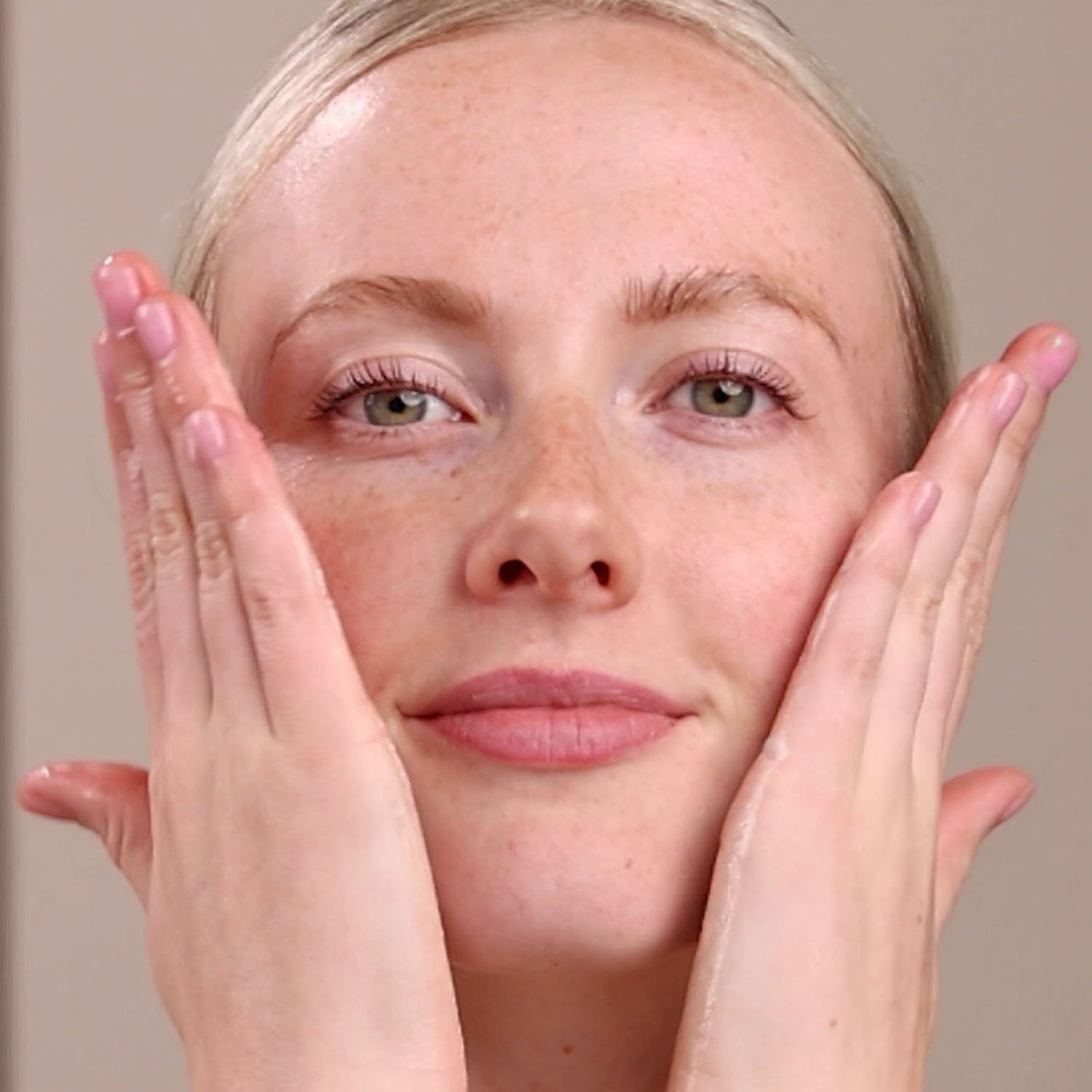 EM132-2132-charcoal-exfoliating-gel-cleanser-pdp-close-up-1500x1500.jpg