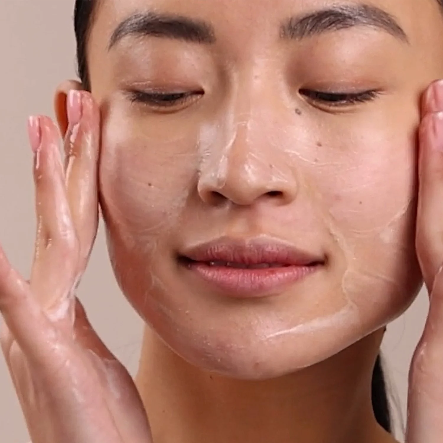 EM249-8249-clear-skin-probiotic-cleanser-pdp-close-up-1500x1500-1.jpg