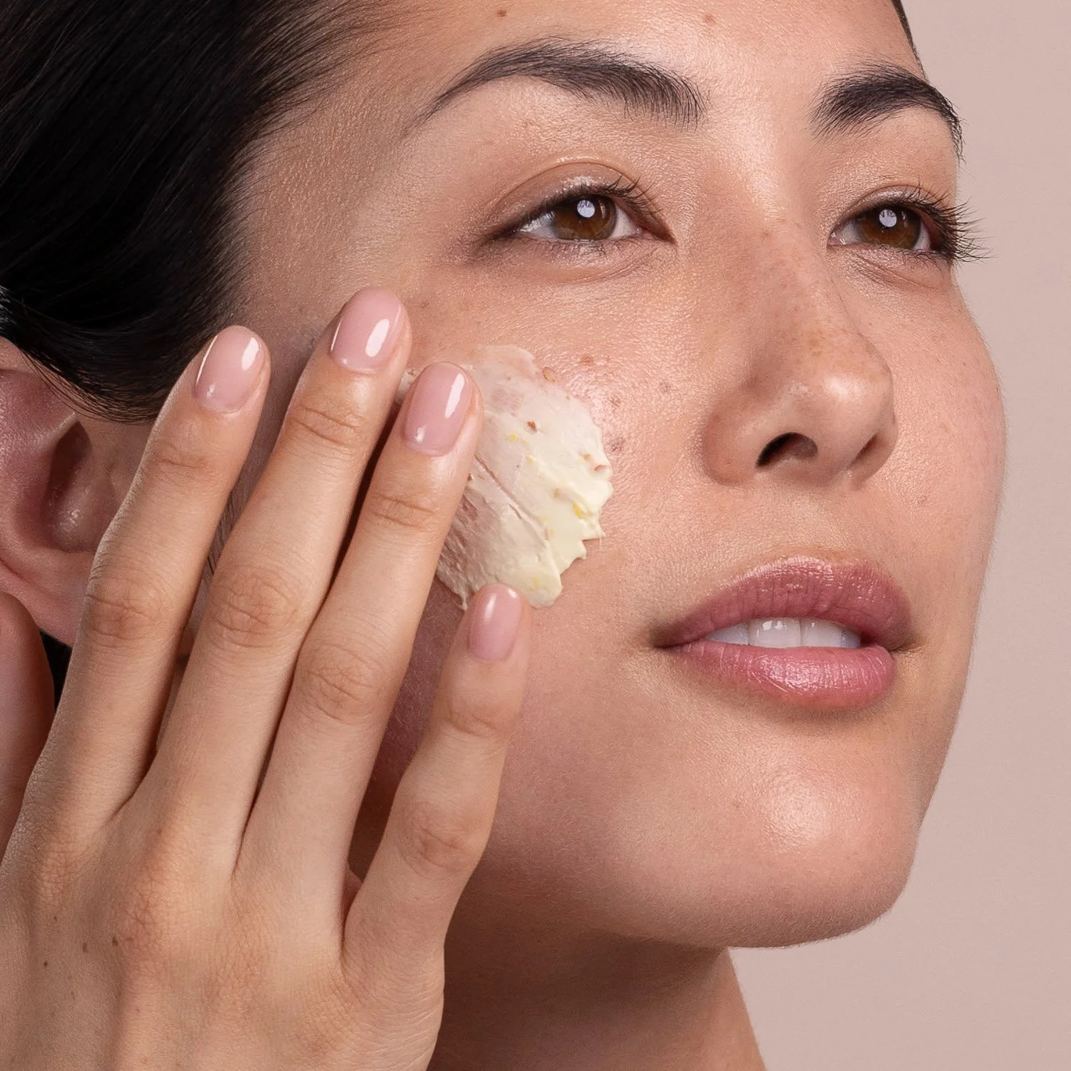 EM240-2240-calm-skin-arnica-masque-pdp-closeups-1500x1500.jpg