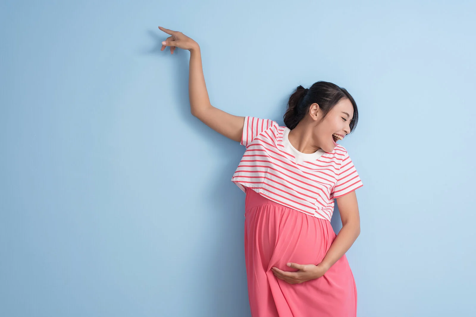 8 Ways to Distract Yourself During Labor