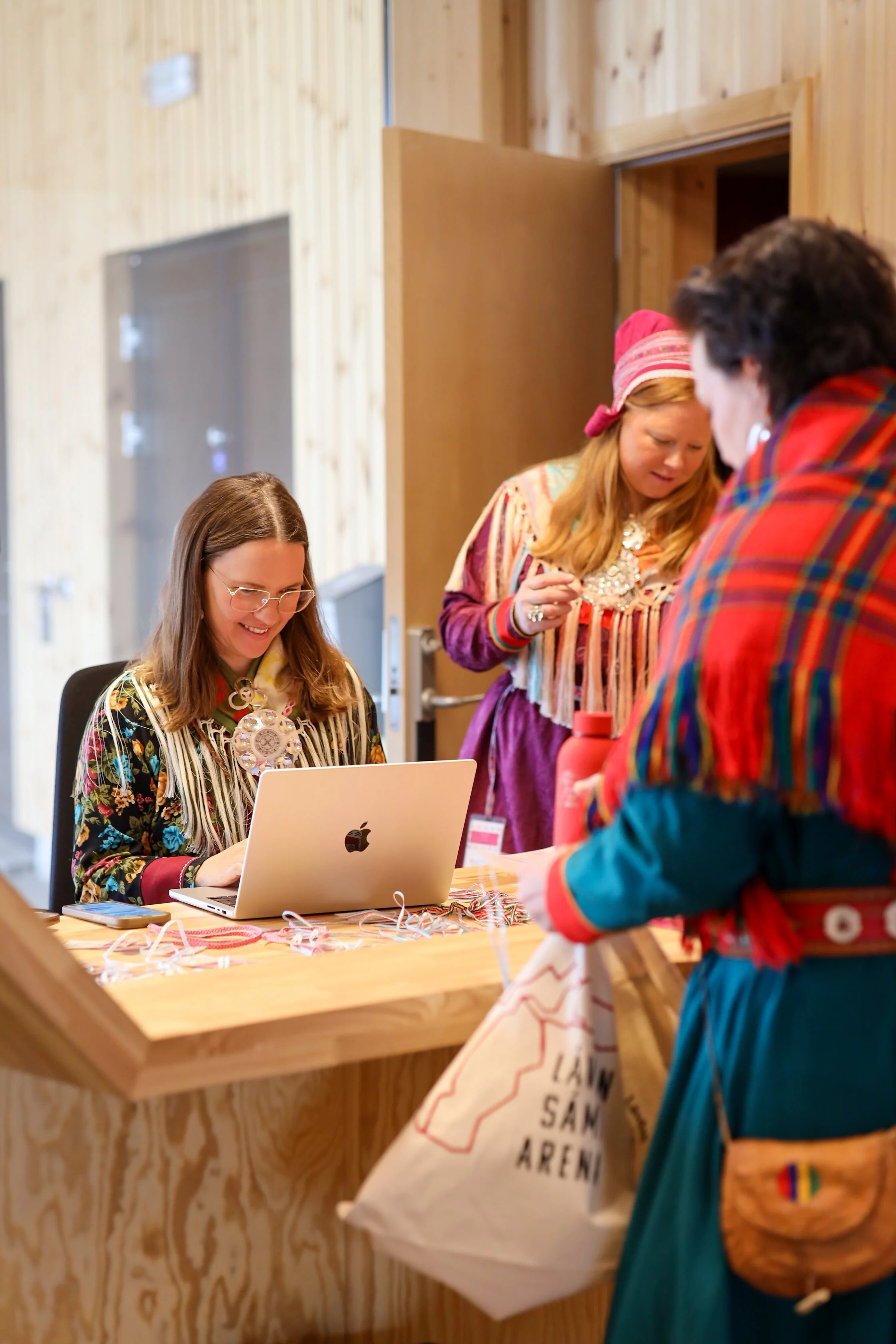 Almmuhus: Mii ohcat geassebargiid!