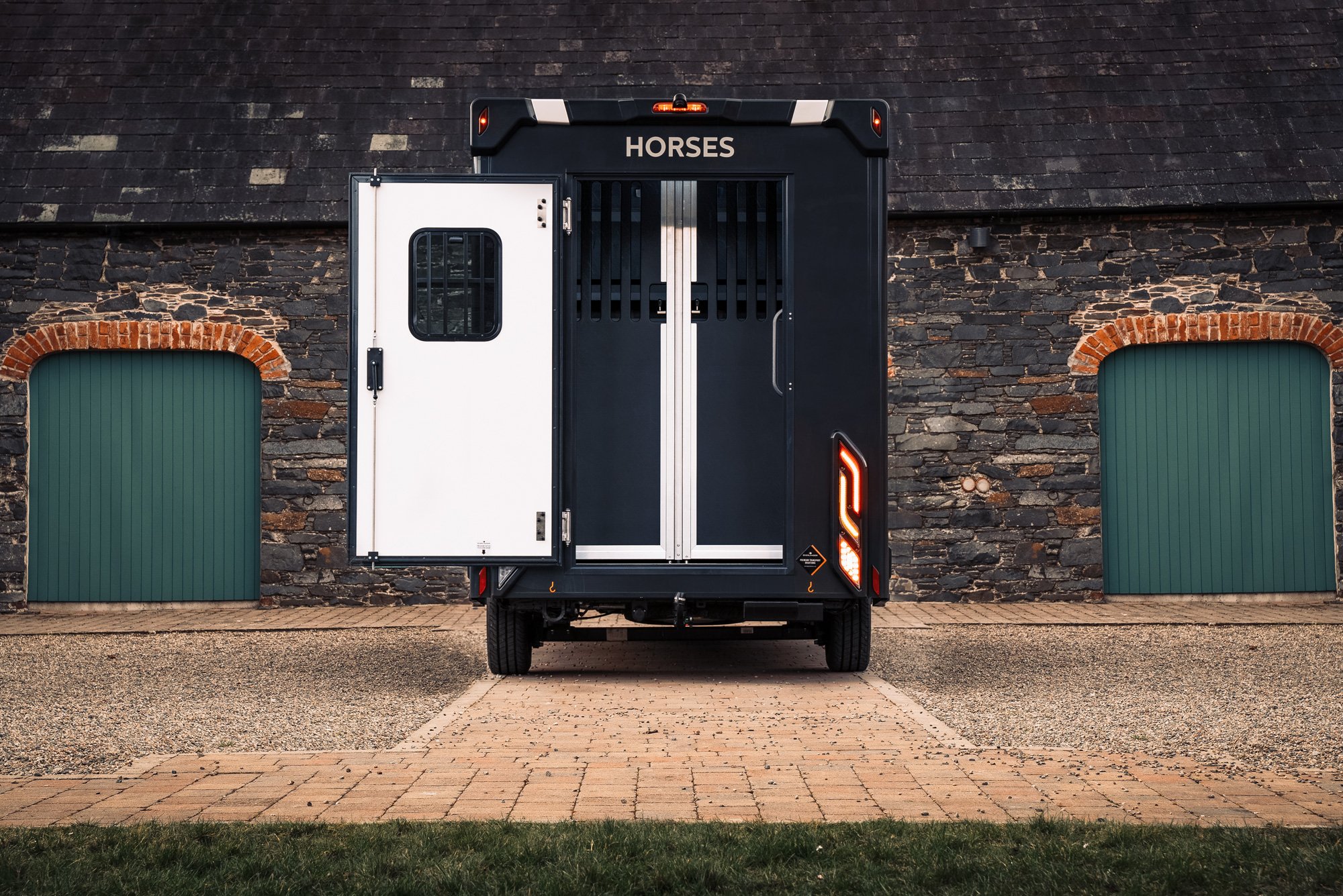 Overlander-Horse-Box---Nickgrayphoto-10-web.jpg