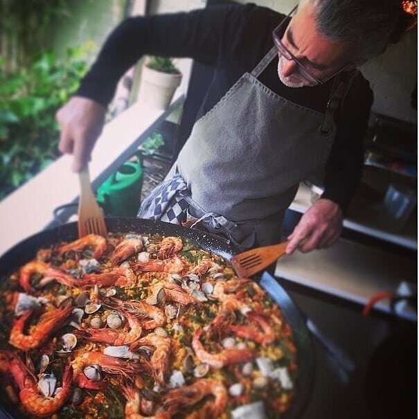 PAELLA SUNDAY!! VANAF 17:00 Is er weer paella op het menu... Zelfs als de zon er niet is laten wij deze stralen  op ons fijne terras.