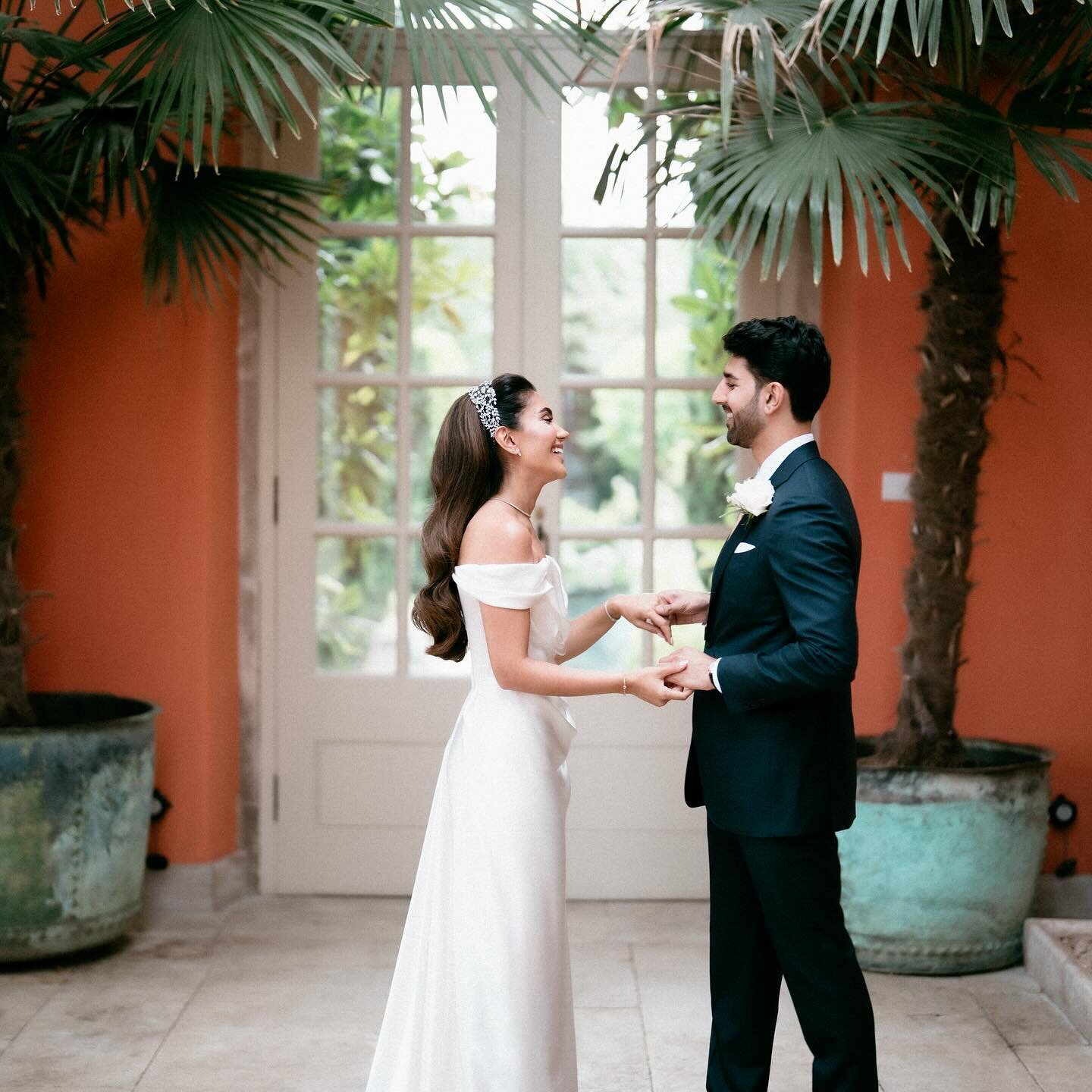 Every time I&rsquo;m particularly tired, I love going through old photos especially from our wedding. Does anybody else do this?! So yeah, I guess I&rsquo;m tired. Here&rsquo;s 10 of my fave photos (some of which you may have seen on Sheerluxe) of a 