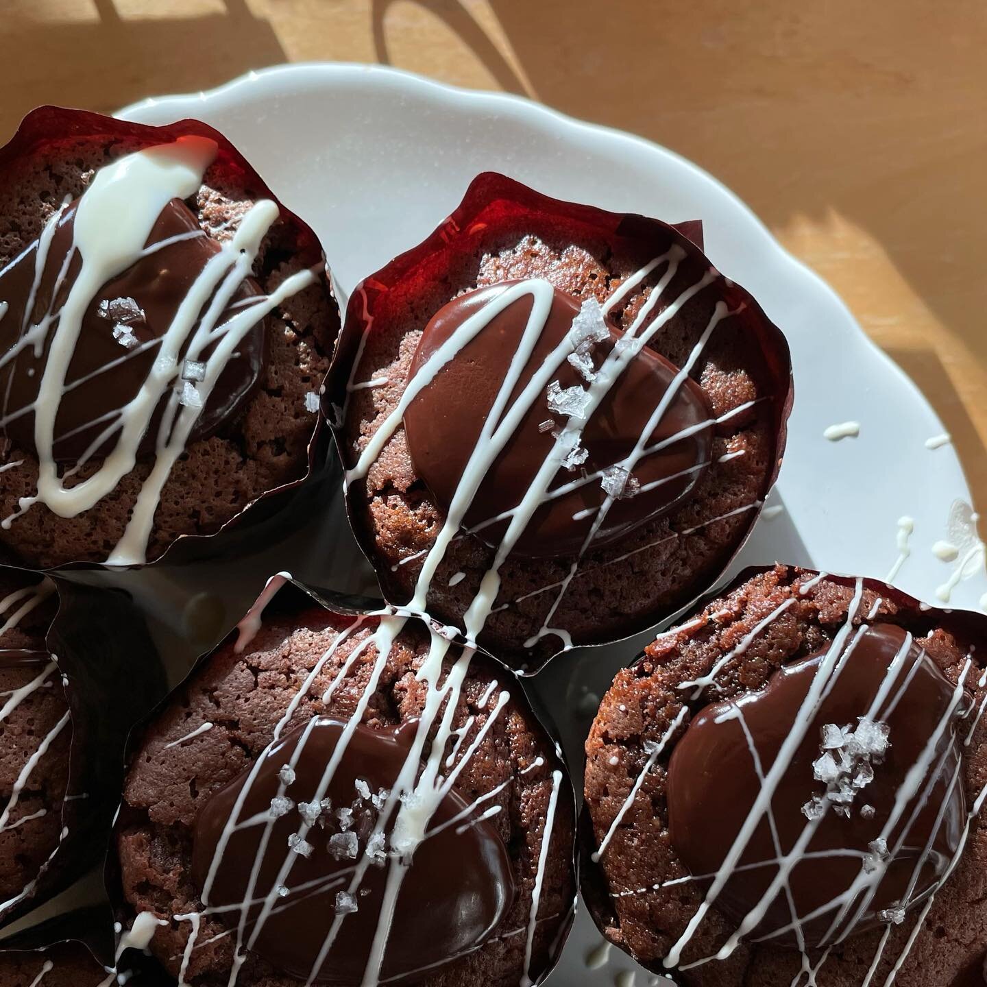 Got a chocolate theme brewing on this sunny Saturday. #flourlesschocolatecake #dulcedeleche chocolate brownies brown butter#chcoclatechipcookies #saltedcaramel chocolate cake. Oh la la happy days.