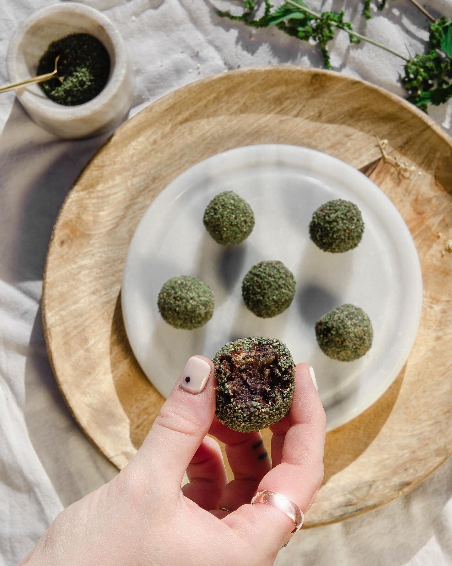 〰️Nettle Seed Truffles〰️
⠀⠀⠀⠀⠀⠀⠀⠀⠀
These little raw bombs of flavour are a really simple way to incorporate nutrient dense wild foods into your treats.
⠀⠀⠀⠀⠀⠀⠀⠀⠀
Nettle seeds are rich in fatty acids, silica and vitamins A &amp; C to name a few.
⠀⠀⠀⠀⠀
