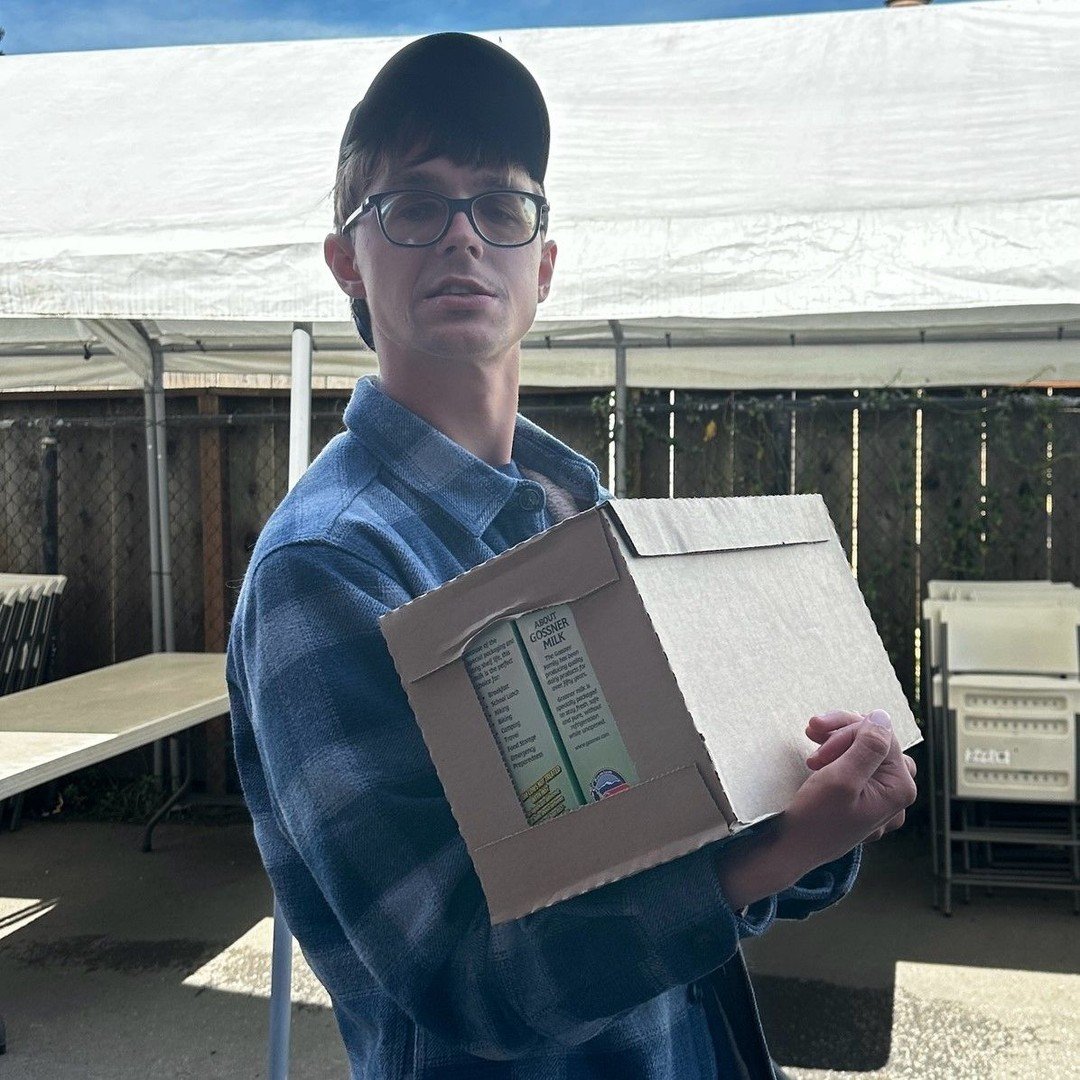 Here's looking at you! We caught this great shot of AJ stocking at Loaves and Fishes in Watsonville.

#disabilityinclusion #communitylifeservices #loavesandfishes #hardatwork