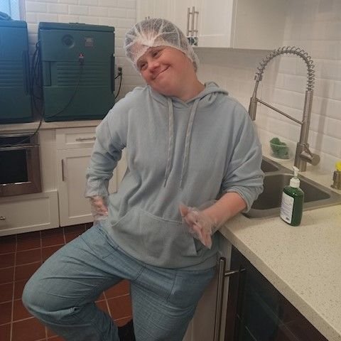 Michaelaa recently had her first volunteer day as part of the kitchen team at the Watsonville Senior Center. Way to go!

#disabilityinclusion #communitylifeservices #watsonville #volunteer