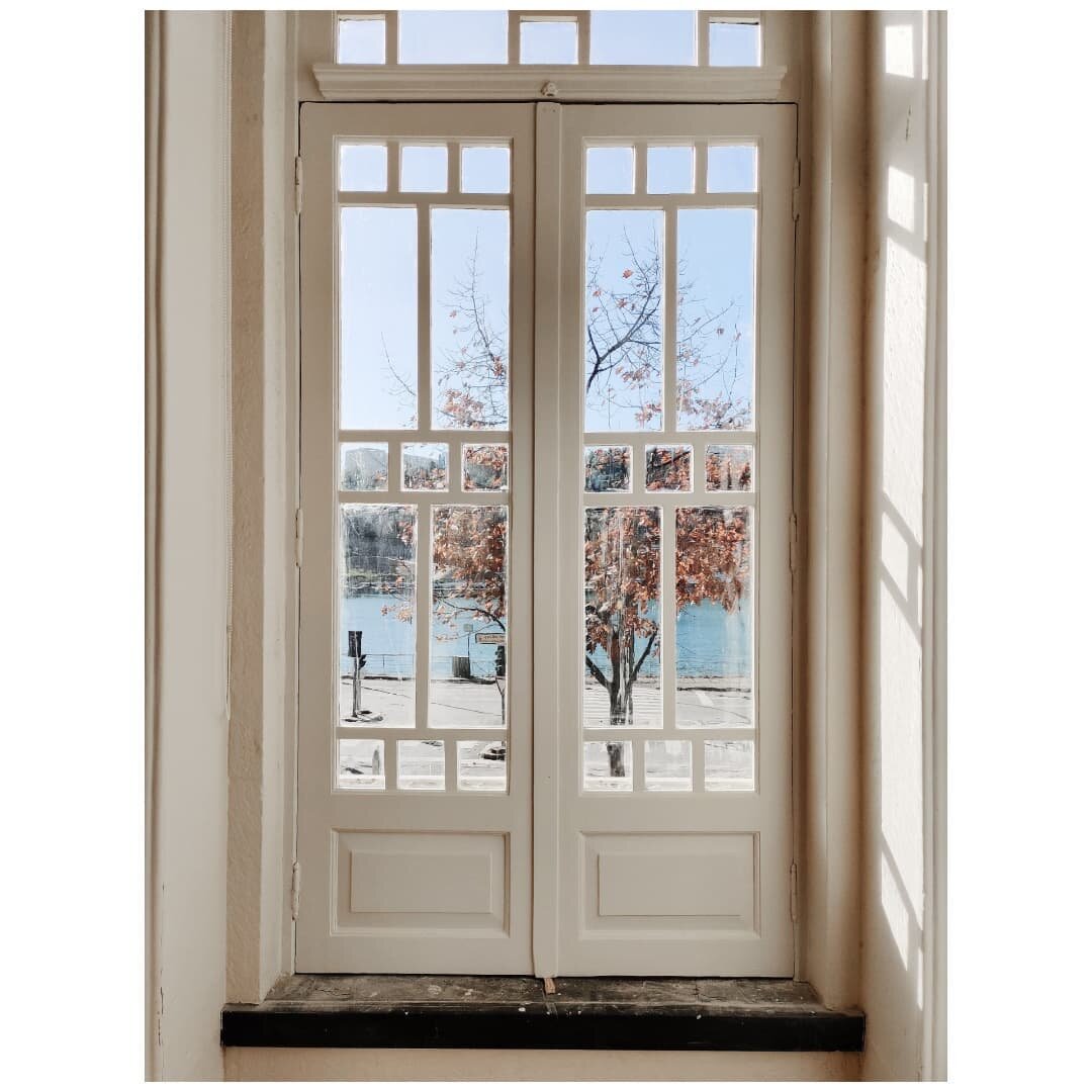 s&oacute; para documentar o melhor comeback do ano, que foi o destas janelas e portas. 😎

#mariabotija #mariabotijaprojectAlameda #Alameda #porto #portugal #interiordesign #beforeandafter #designdeinteriores #antesedepois #renovation