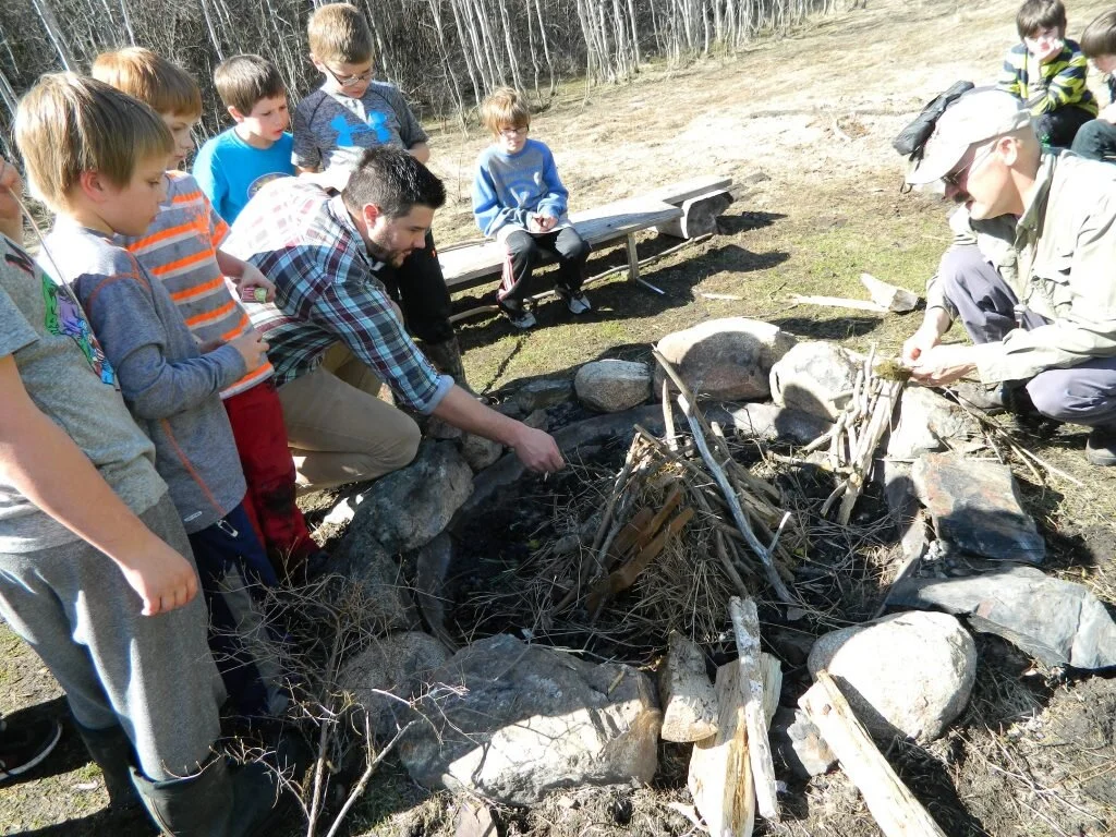 Choco &amp; Halt teaching firebuilding.