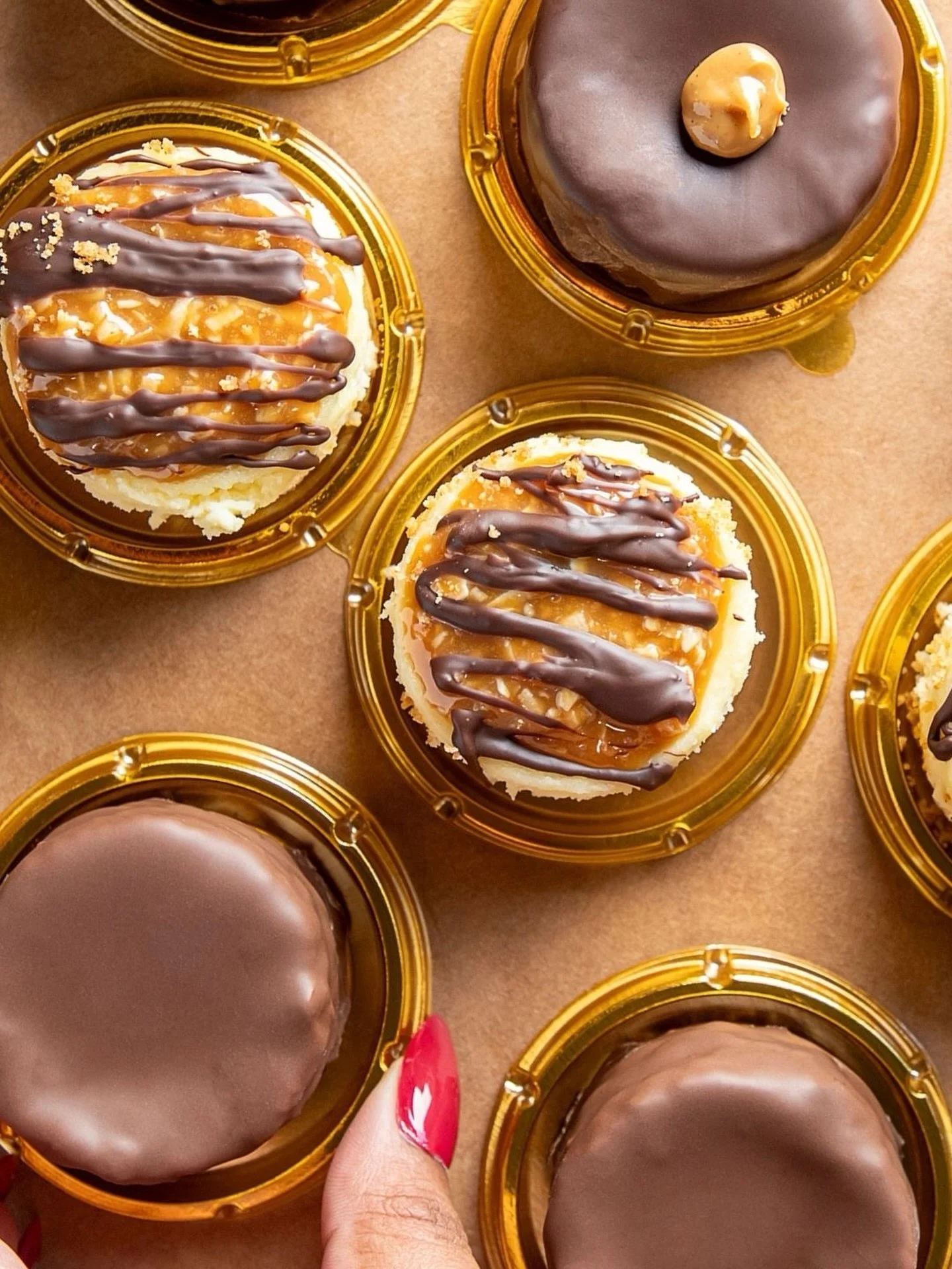 LAST CALL for Girl Scout Petites! 📢🍪

Today is your LAST CHANCE to try them!

🍫 Tagalong
🌿 Thin Mint
🥥 Samoas
⭐ Toffee-Tastic (GF)

Once they&rsquo;re gone, they&rsquo;re gone! Grab yours before the weekend ends. 💚🍰

📸: @rr4life #cheesecake #