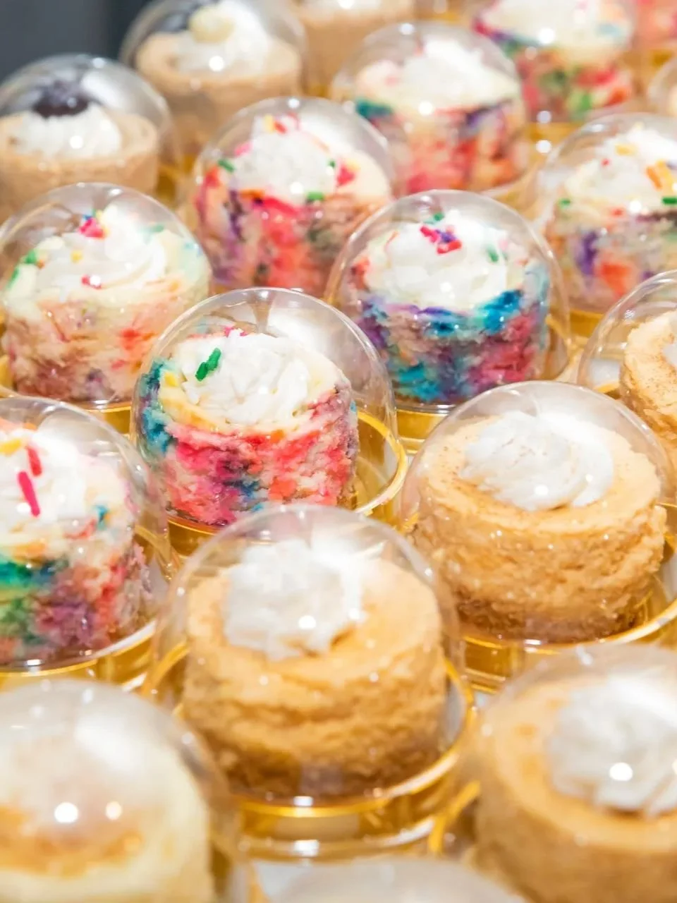 A few things we know to be true 🍰💛

1. Cheesecake makes everything better.
2. You deserve a treat today.
3. Sharing is caring... but no judgment if you keep the whole petite for yourself.
4. We make you cheese. 🧀

Happy almost-Friday, friends!

📸