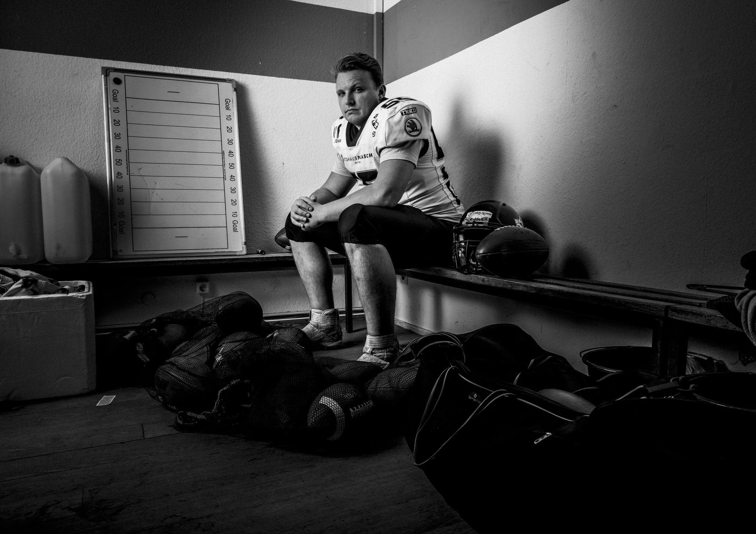 Footballer-Malte-Wenzel-Razorbacks-Training-Umkleide